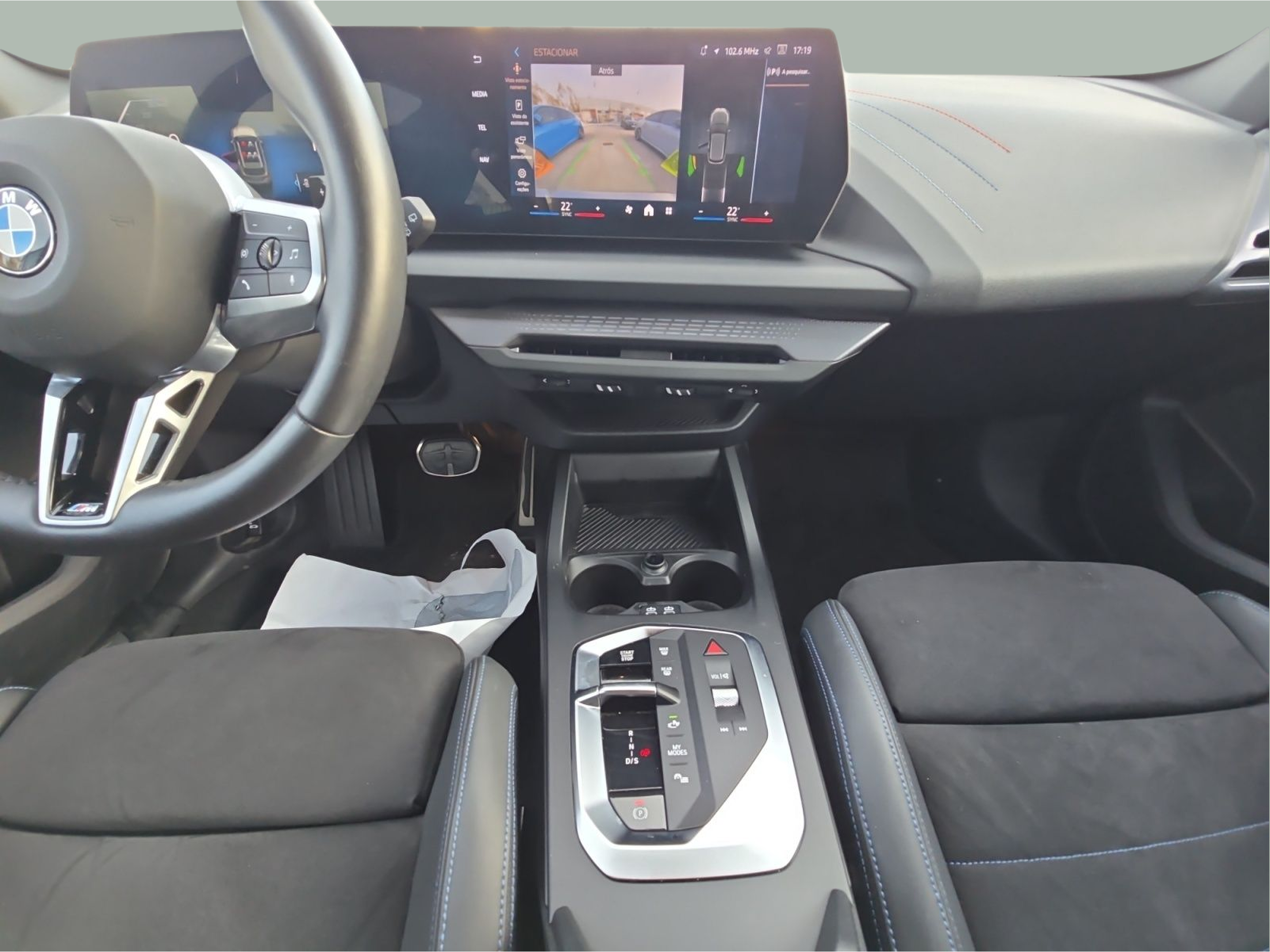 BMW Série 1 116i color Gris. Año 2025. 90KW(122CV). Gasolina. En concesionario MCoutinho Bomcar Leiria de Leiria