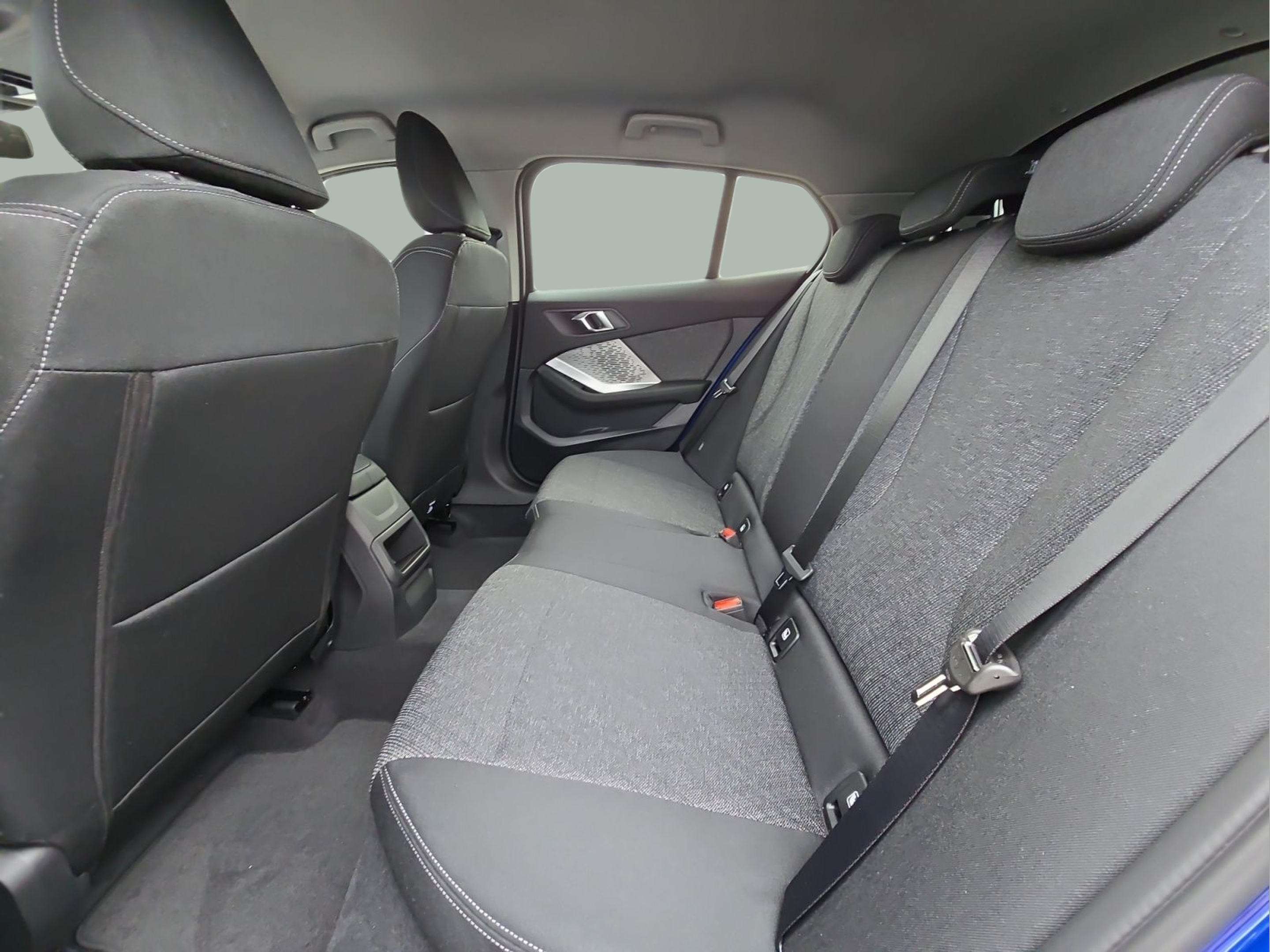 BMW Série 1 116i color Azul. Año 2026. 90KW(122CV). Gasolina. En concesionario MCoutinho Bomcar Leiria de Leiria