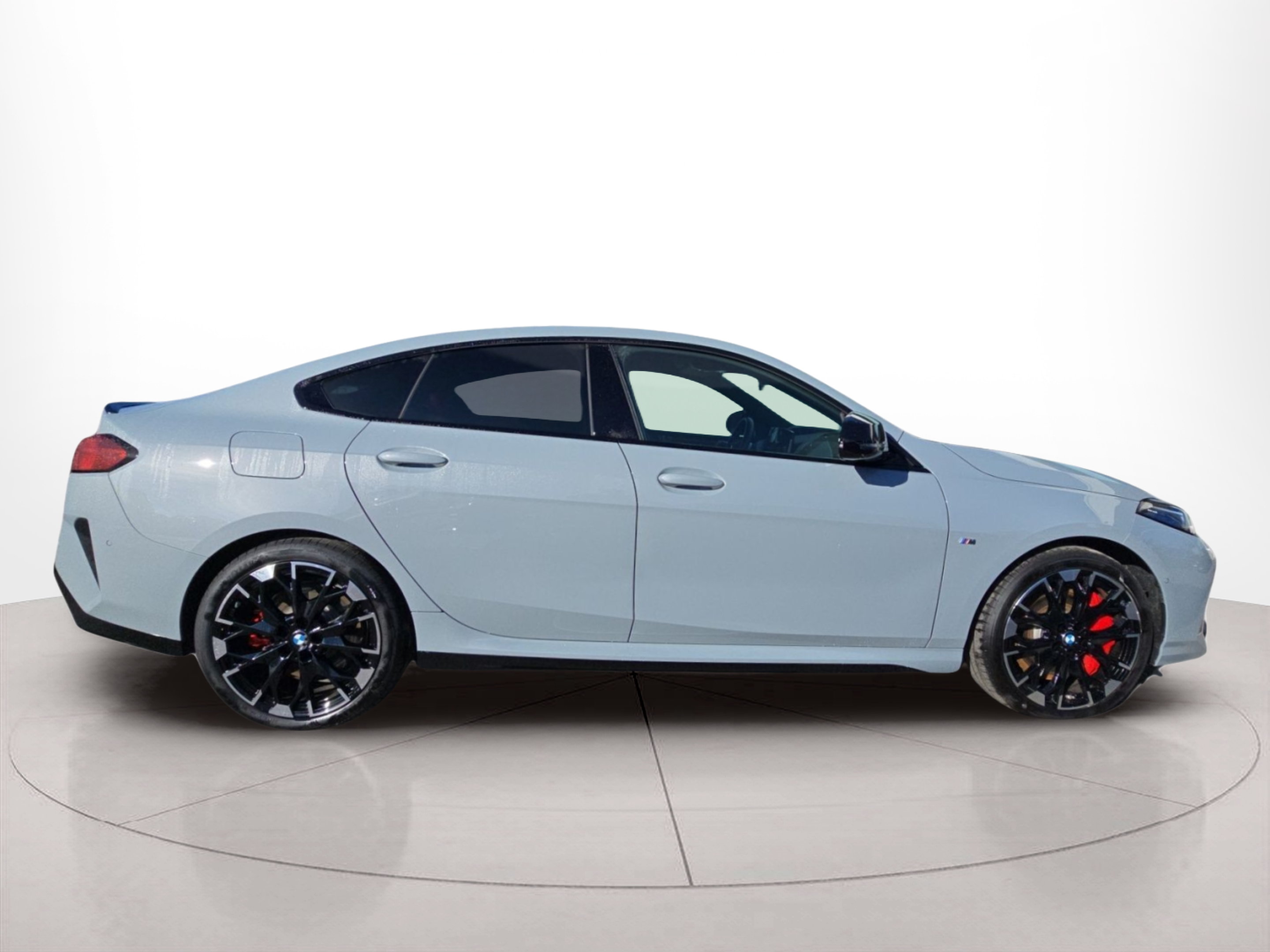 BMW Série 2 M235i Gran Coupe color Gris. Año 2025. 221KW(300CV). Gasolina. En concesionario MCoutinho Bomcar Leiria de Leiria