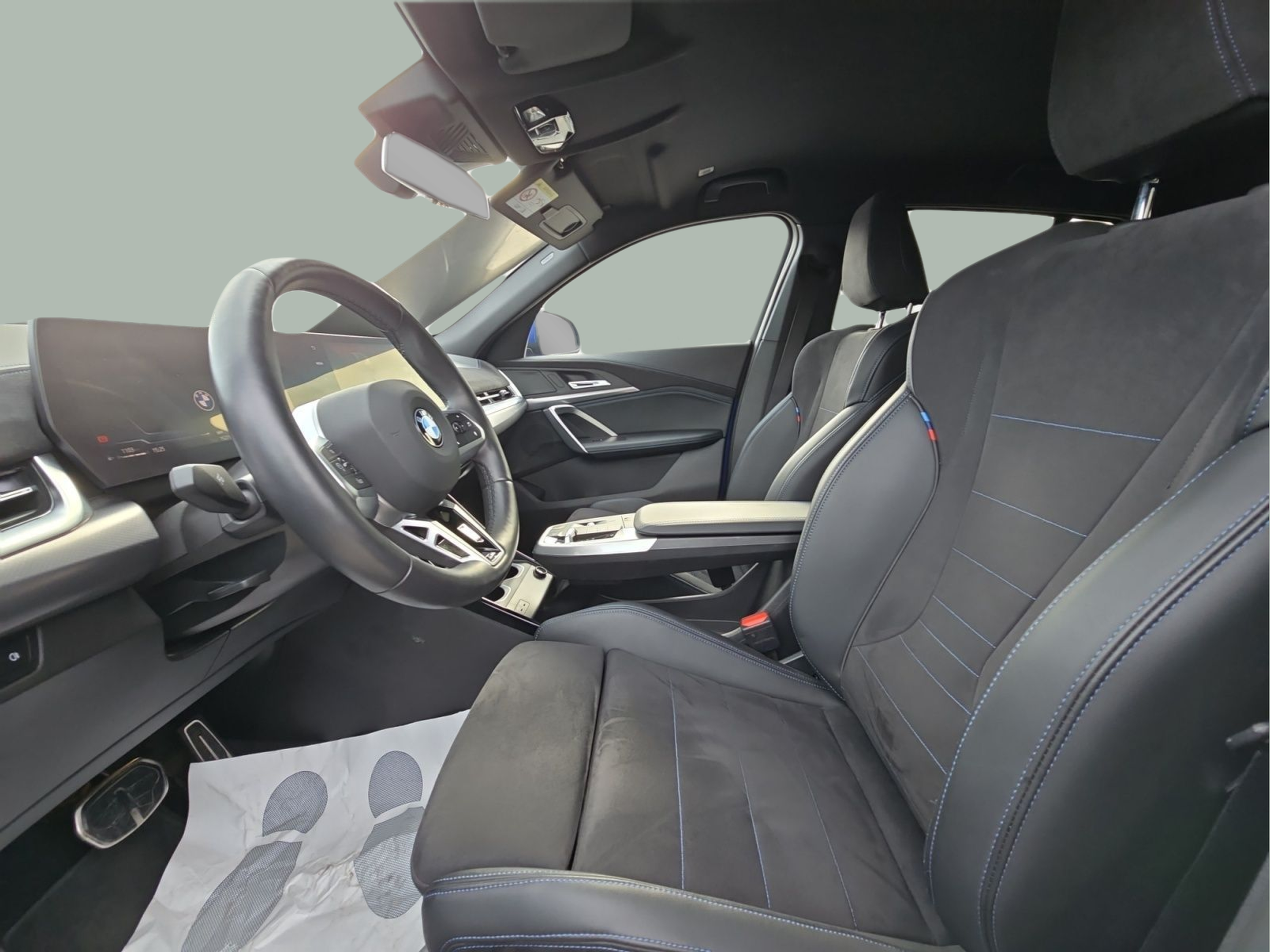 BMW X2 sDrive18d color Azul. Año 2025. 110KW(150CV). Diesel. En concesionario MCoutinho Bomcar Leiria de Leiria