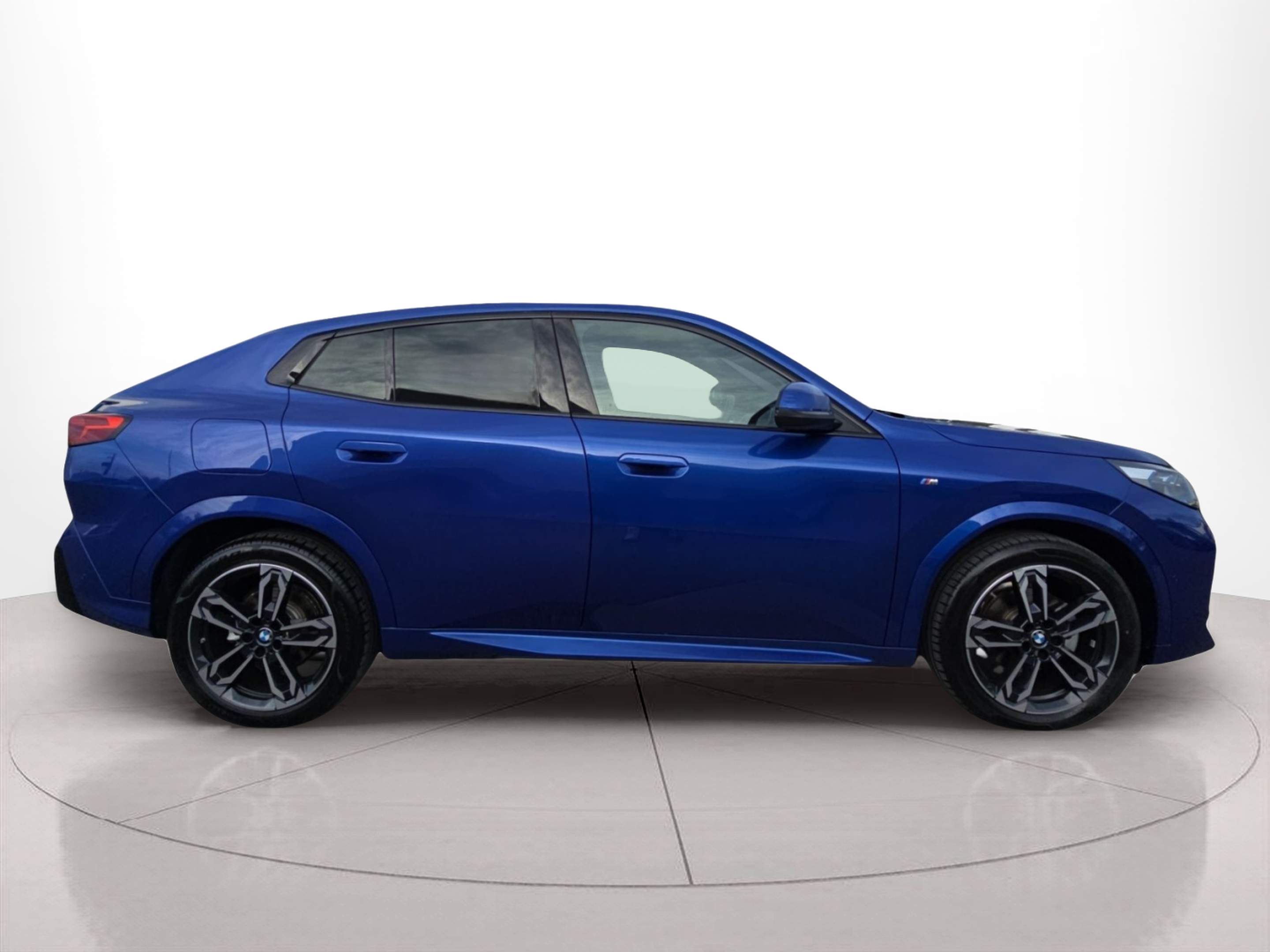 Fotos de BMW X2 sDrive18d color Azul. Año 2025. 110KW(150CV). Diesel. En concesionario MCoutinho Bomcar Leiria de Leiria