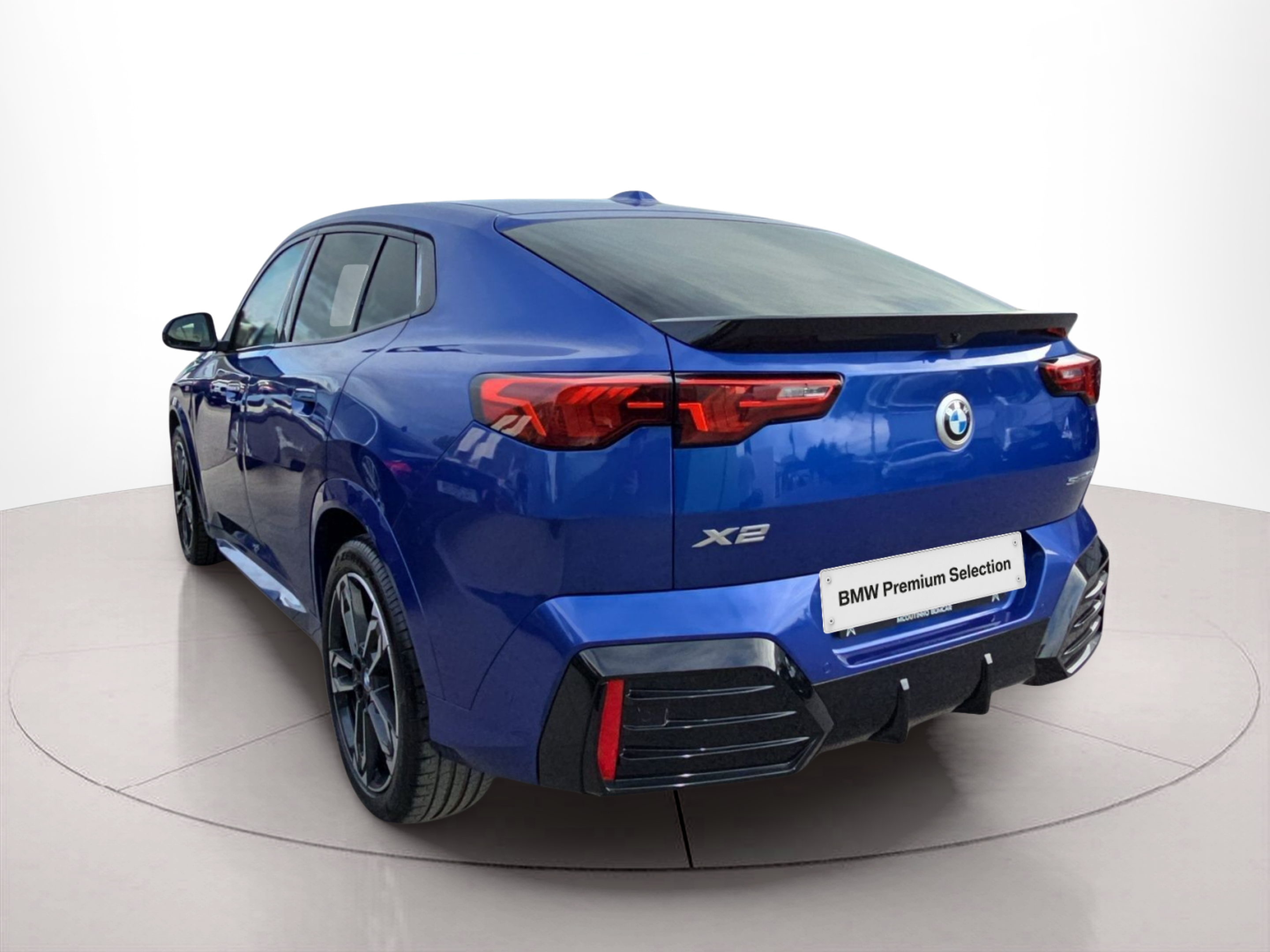 BMW X2 sDrive18d color Azul. Año 2025. 110KW(150CV). Diesel. En concesionario MCoutinho Bomcar Leiria de Leiria