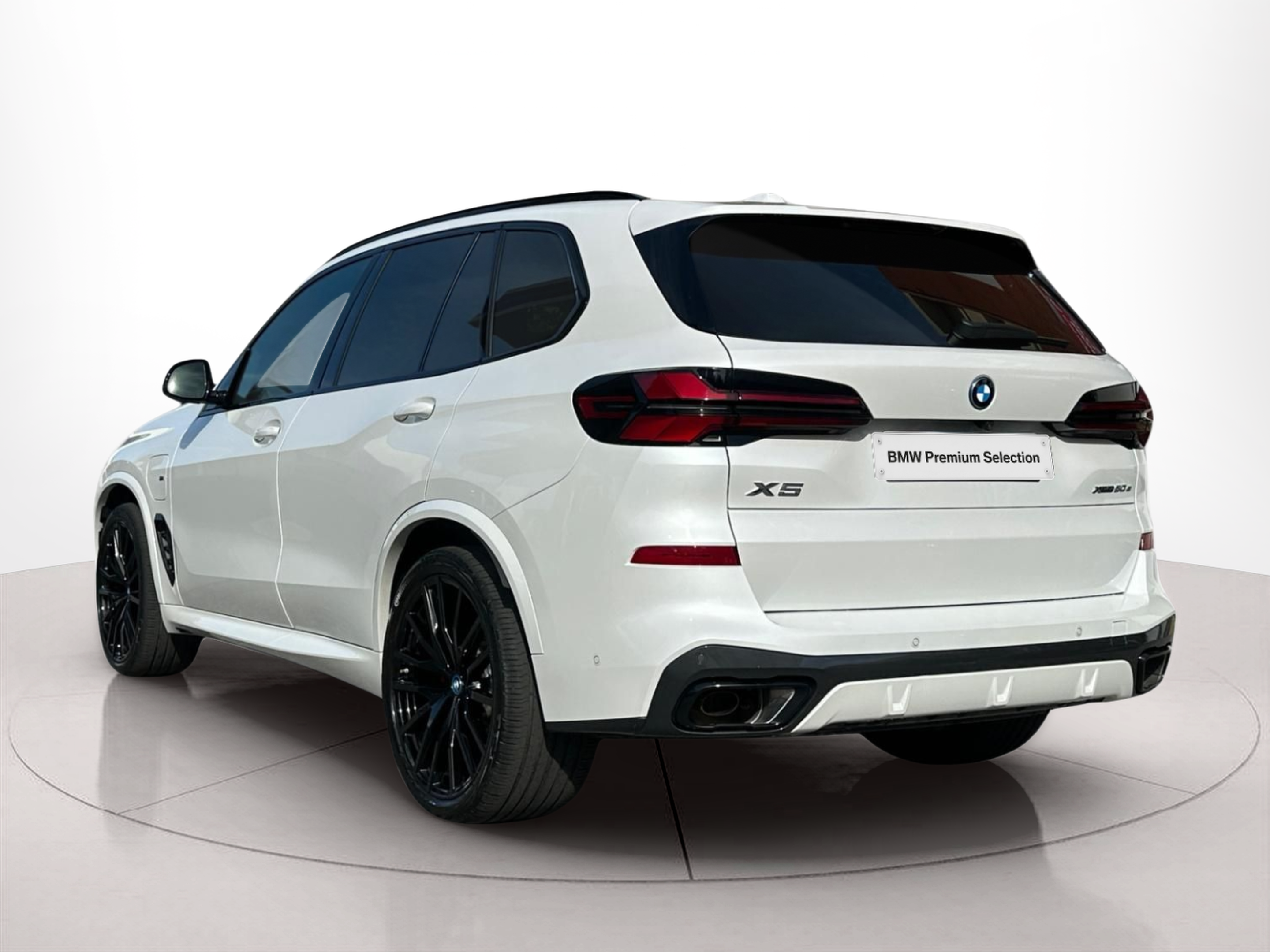 BMW X5 xDrive50e color Blanco. Año 2024. 360KW(489CV). Elétrico / Gasolina Híbrido. En concesionario MCoutinho - Vila Real de Vila Real