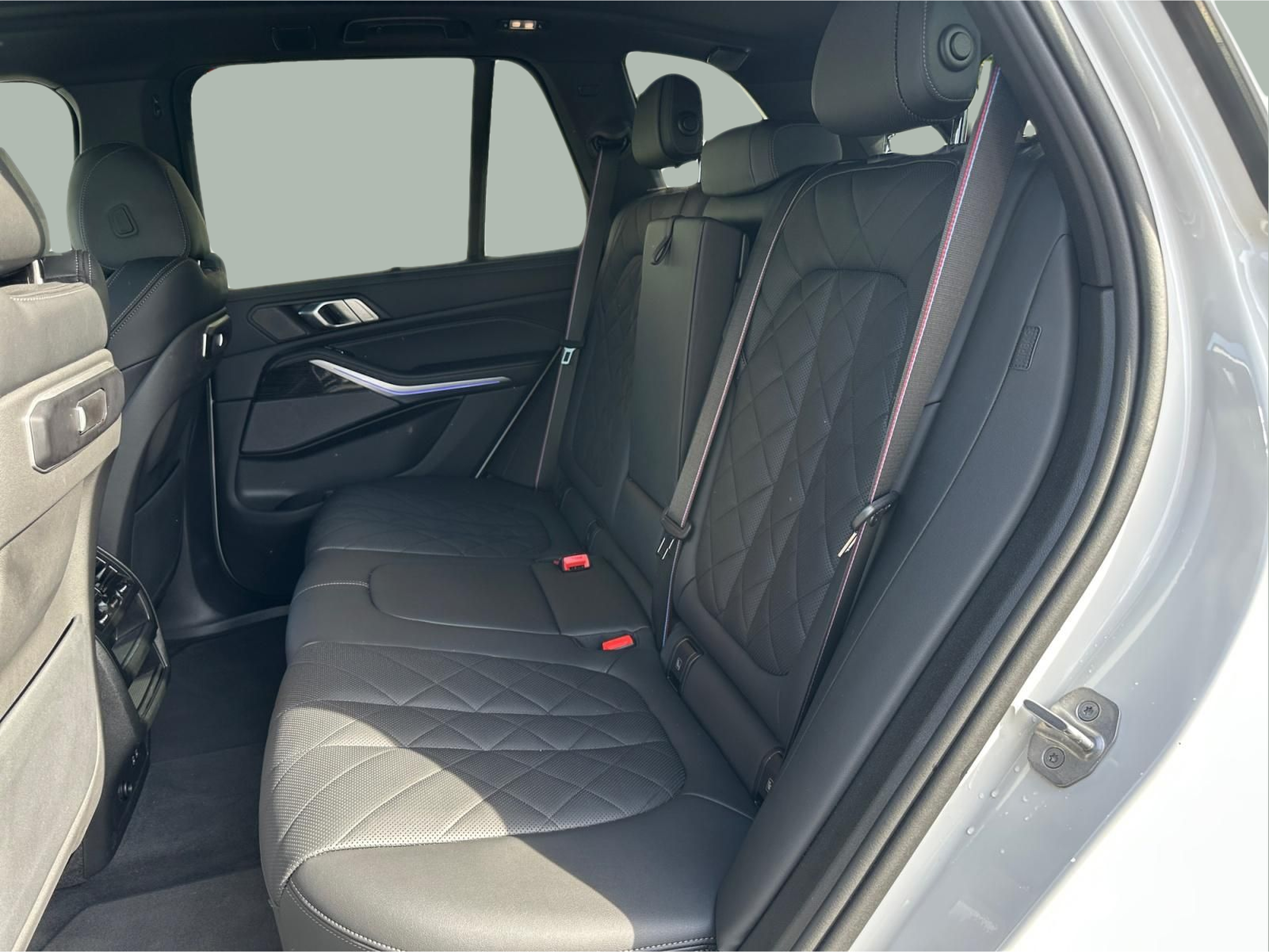 BMW X5 xDrive50e color Blanco. Año 2024. 360KW(489CV). Elétrico / Gasolina Híbrido. En concesionario MCoutinho - Vila Real de Vila Real