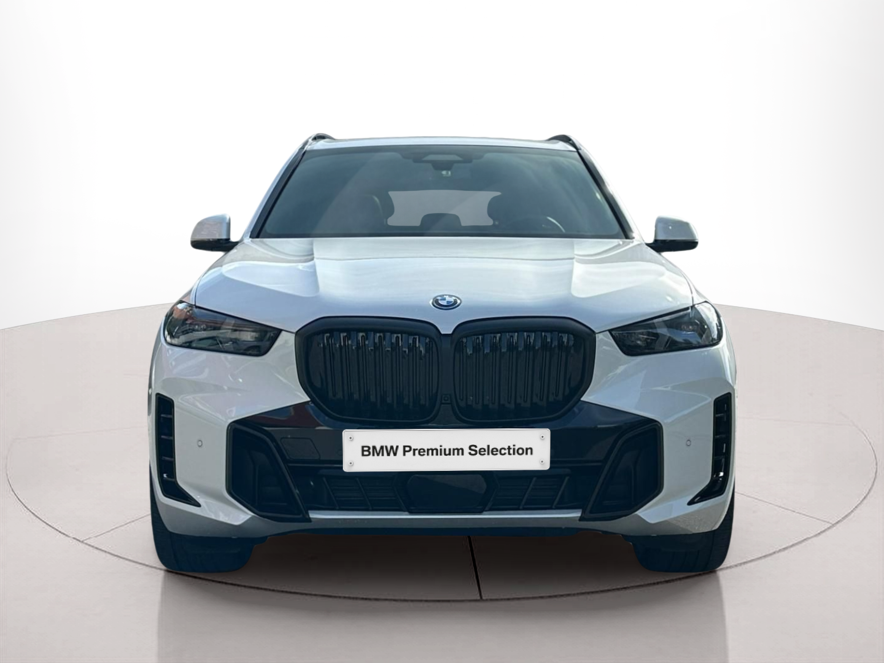 Fotos de BMW X5 xDrive50e color Blanco. Año 2024. 360KW(489CV). Elétrico / Gasolina Híbrido. En concesionario MCoutinho - Vila Real de Vila Real