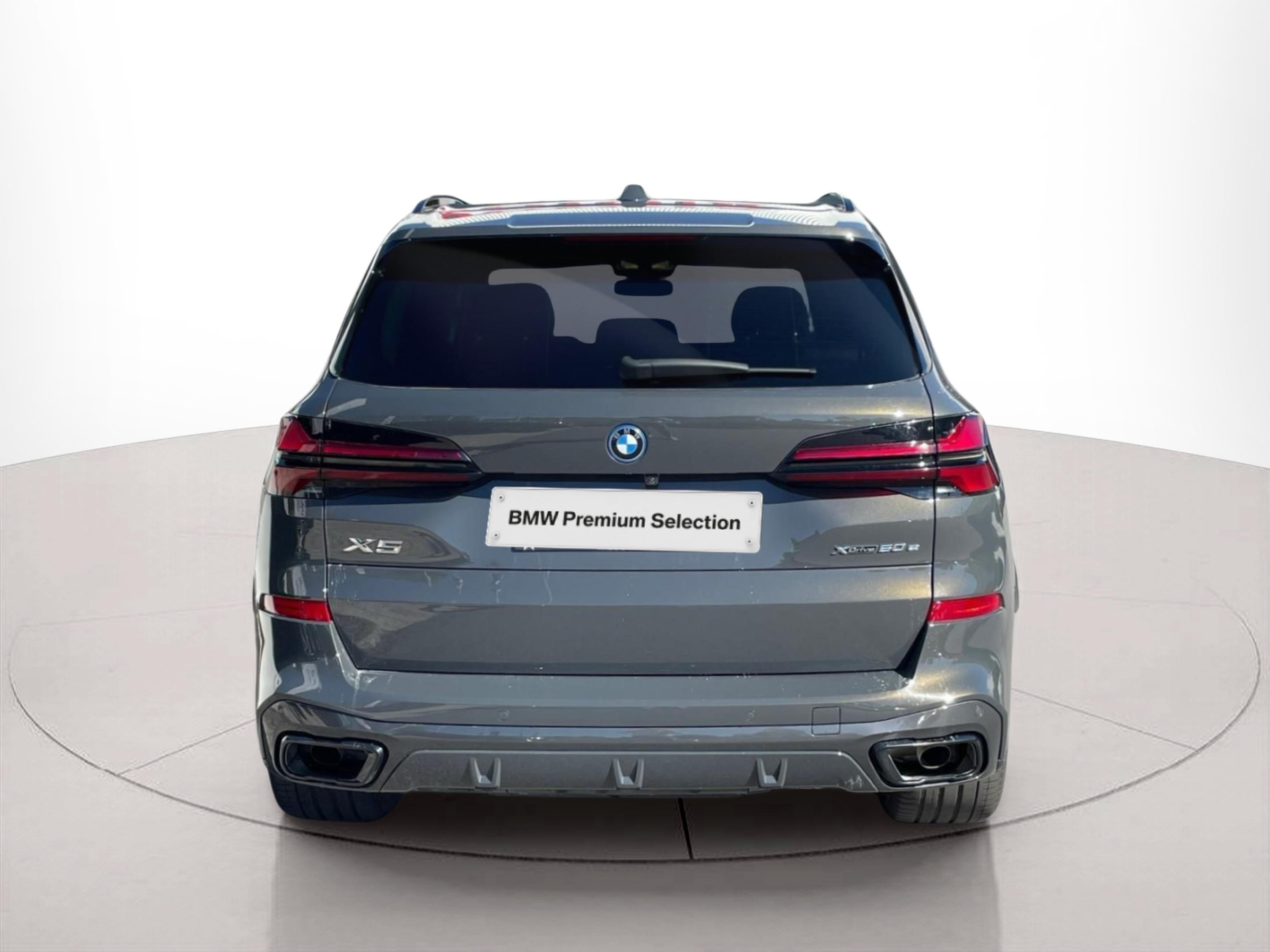 BMW X5 xDrive50e color Gris. Año 2024. 360KW(489CV). Elétrico / Gasolina Híbrido. En concesionario MCoutinho Bomcar Leiria de Leiria