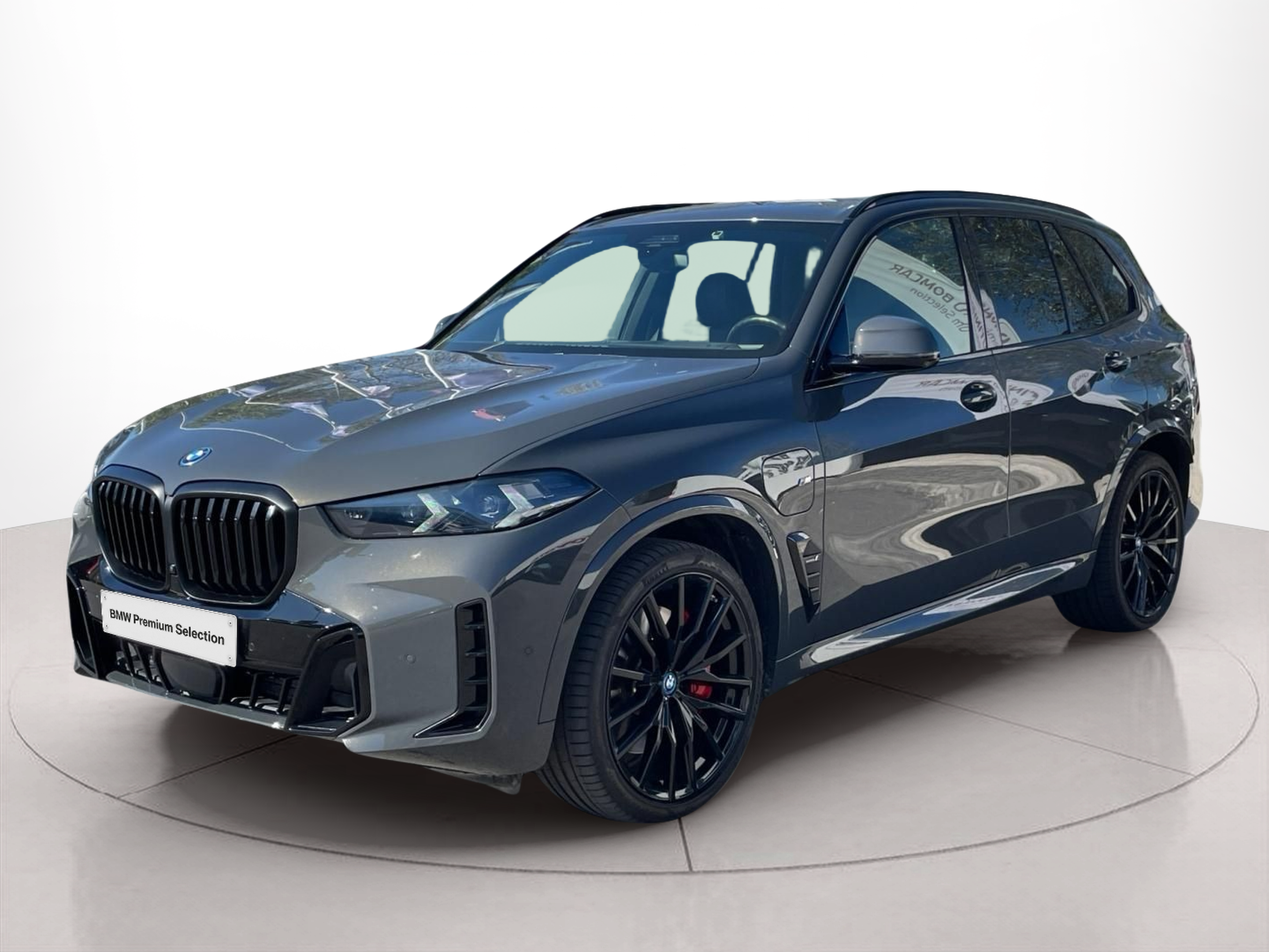 Fotos de BMW X5 xDrive50e color Gris. Año 2024. 360KW(489CV). Elétrico / Gasolina Híbrido. En concesionario MCoutinho Bomcar Leiria de Leiria