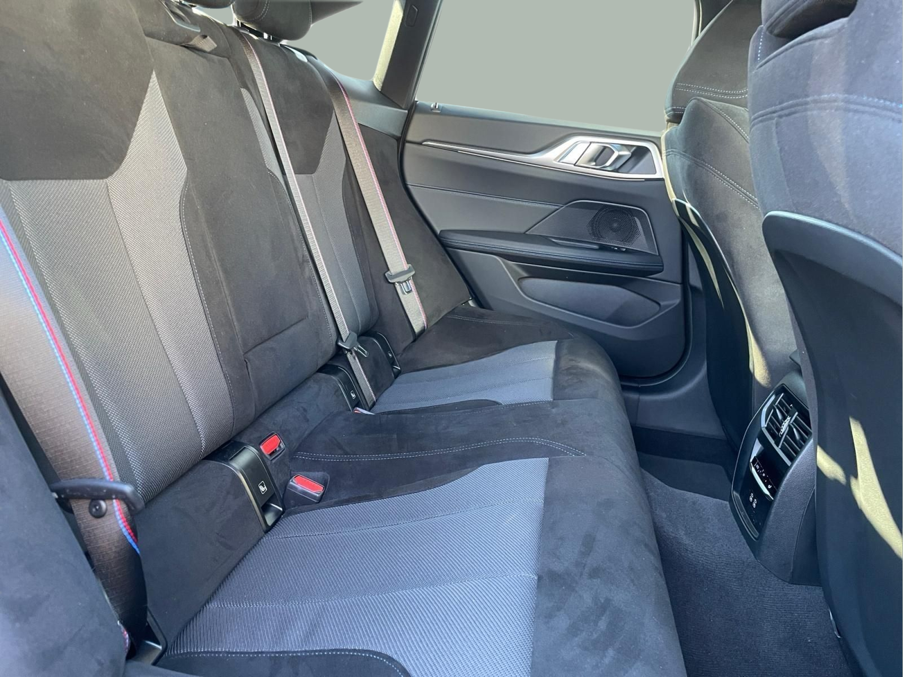 BMW Série 4 420d Berlina color Negro. Año 2025. 140KW(190CV). Diesel. En concesionario MCoutinho Bomcar Coimbra de Coimbra