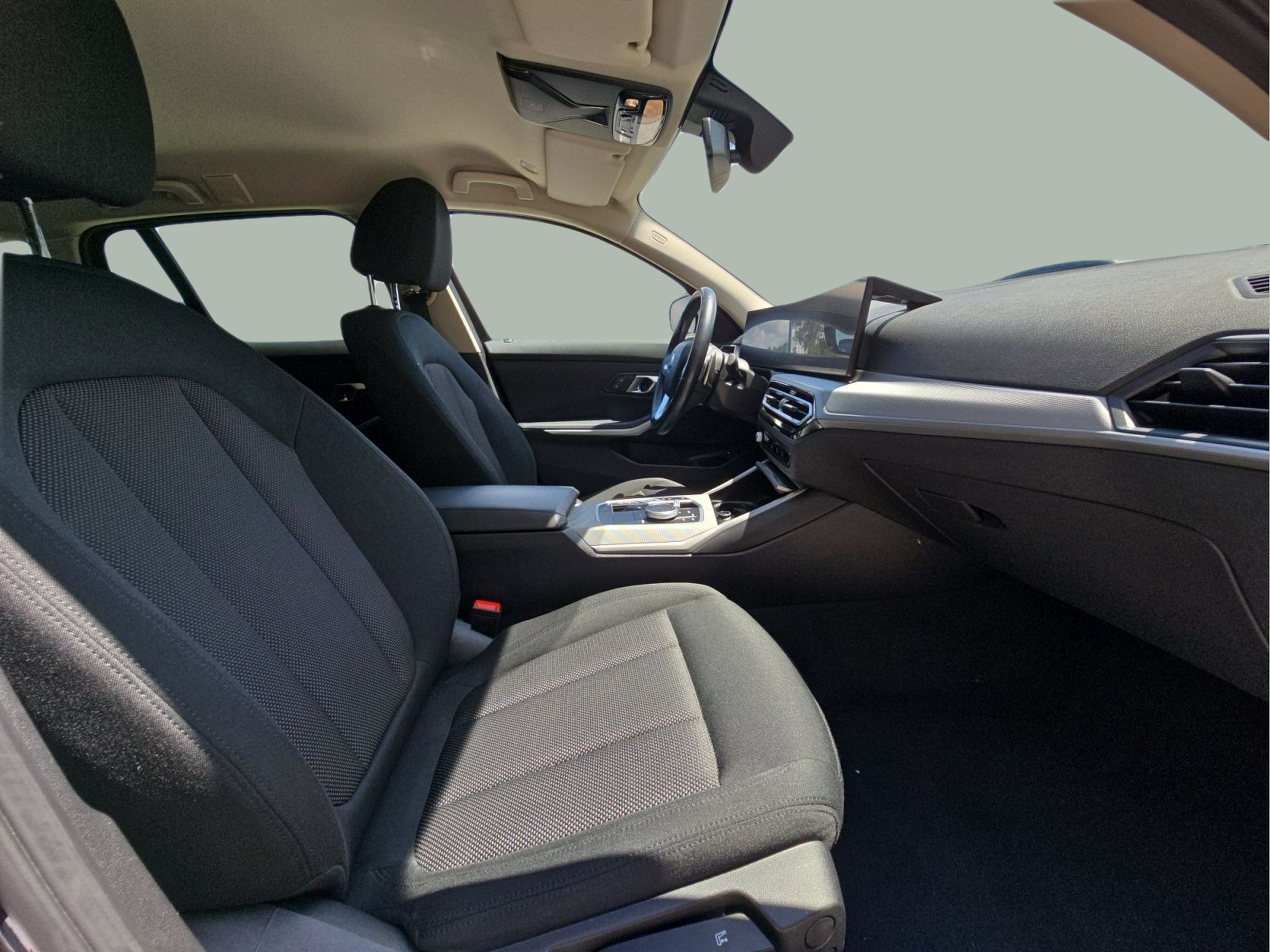 BMW Série 3 320e Touring color Negro. Año 2023. 150KW(204CV). Elétrico / Gasolina Híbrido. En concesionario MCoutinho Bomcar Leiria de Leiria