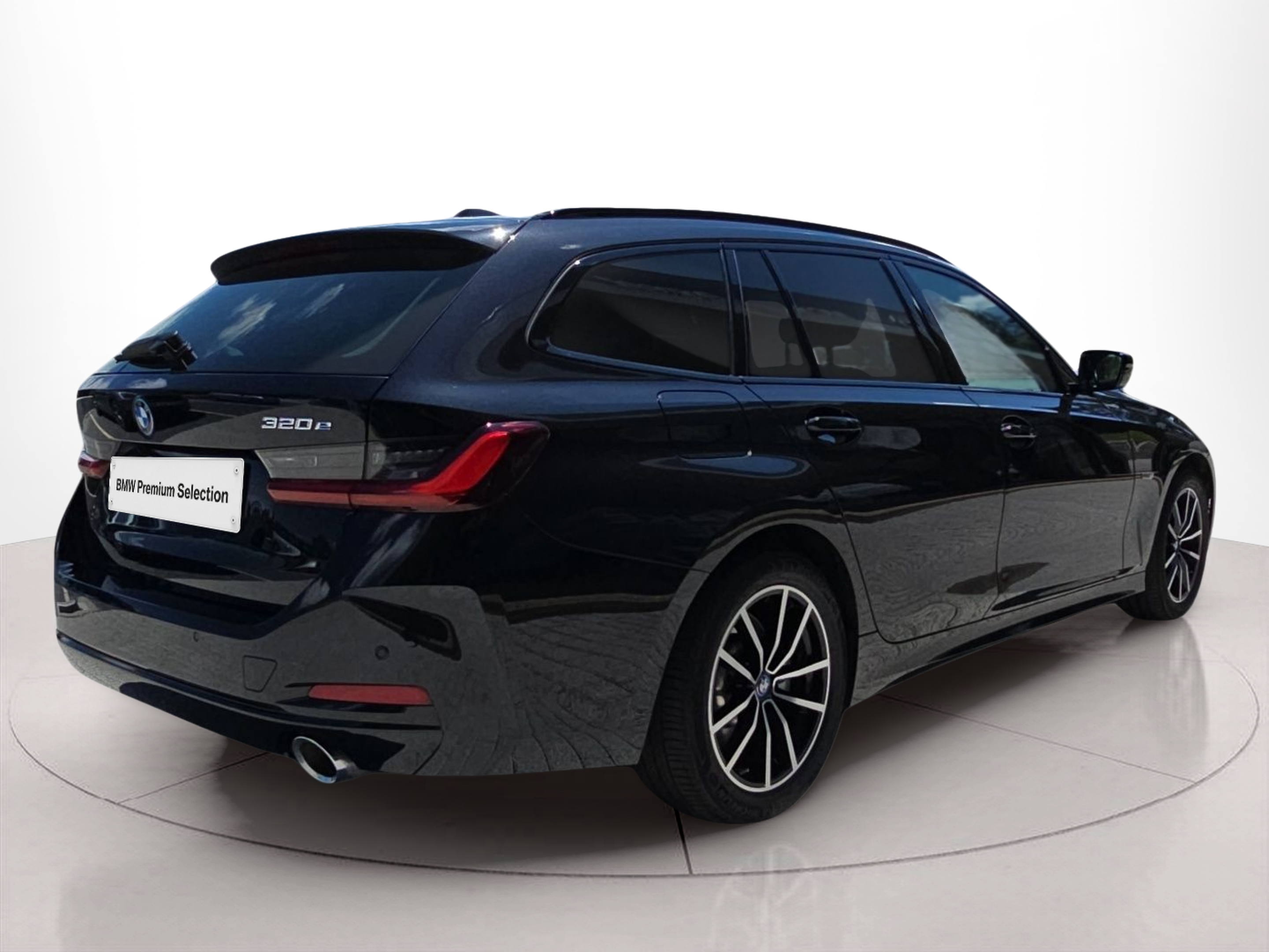 BMW Série 3 320e Touring color Negro. Año 2023. 150KW(204CV). Elétrico / Gasolina Híbrido. En concesionario MCoutinho Bomcar Leiria de Leiria