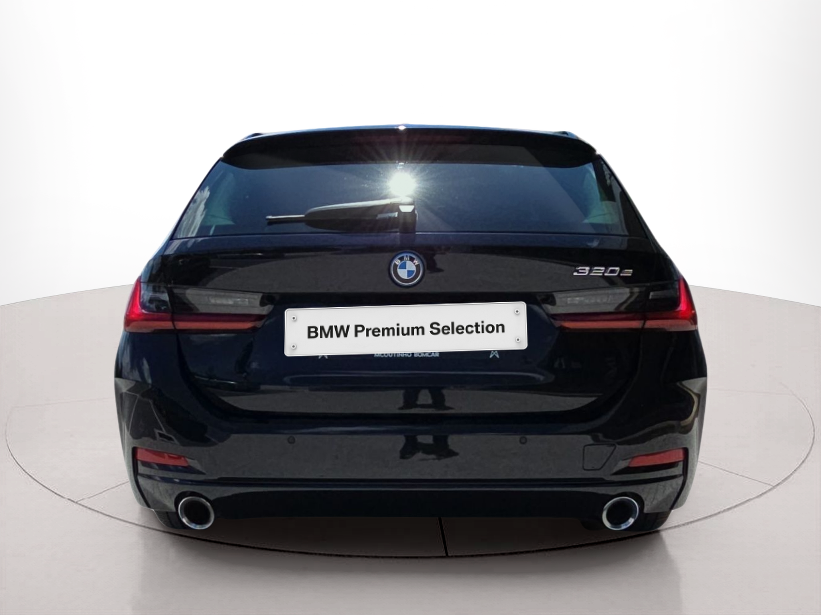 BMW Série 3 320e Touring color Negro. Año 2023. 150KW(204CV). Elétrico / Gasolina Híbrido. En concesionario MCoutinho Bomcar Leiria de Leiria