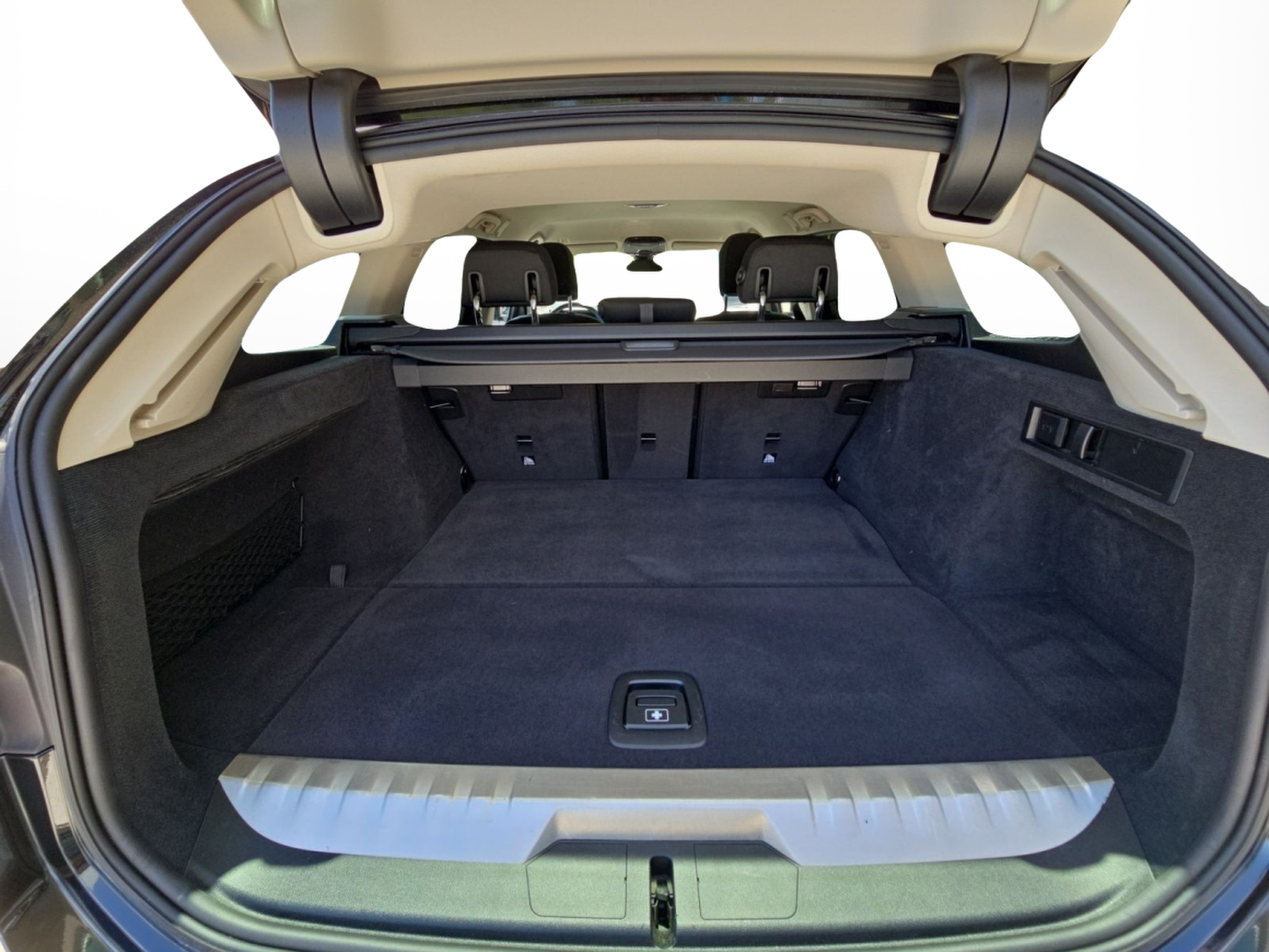 BMW Série 3 320e Touring color Negro. Año 2023. 150KW(204CV). Elétrico / Gasolina Híbrido. En concesionario MCoutinho Bomcar Leiria de Leiria