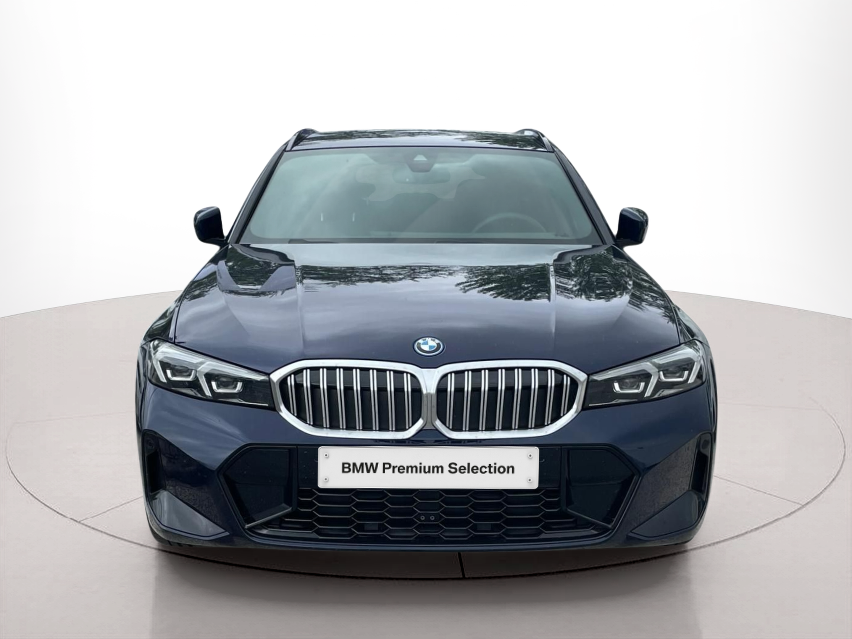 Fotos de BMW Série 3 330e Touring color Azul. Año 2025. 215KW(292CV). Elétrico / Gasolina Híbrido. En concesionario MCoutinho - Viseu de Viseu
