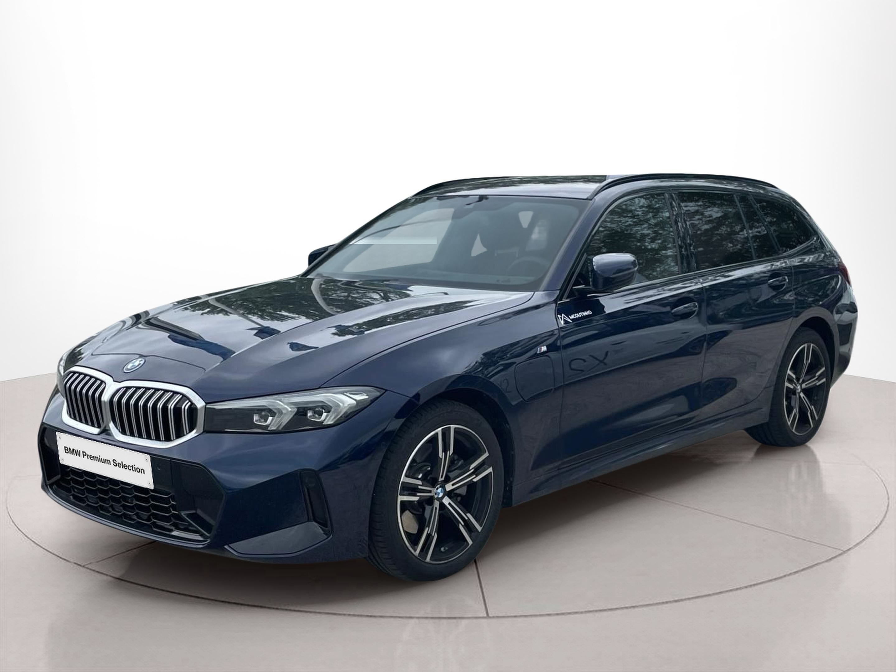 Fotos de BMW Série 3 330e Touring color Azul. Año 2025. 215KW(292CV). Elétrico / Gasolina Híbrido. En concesionario MCoutinho - Viseu de Viseu