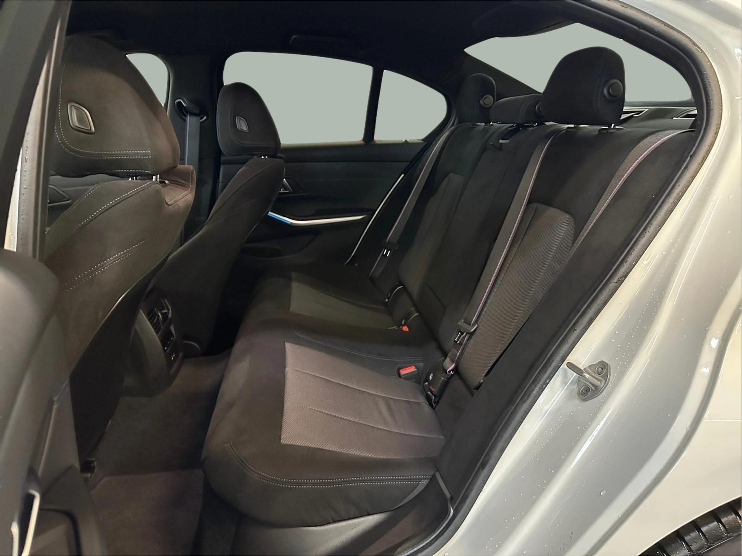 BMW Série 3 330e Berlina color Blanco. Año 2026. 215KW(292CV). Elétrico / Gasolina Híbrido. En concesionario MCoutinho - Vila Real de Vila Real