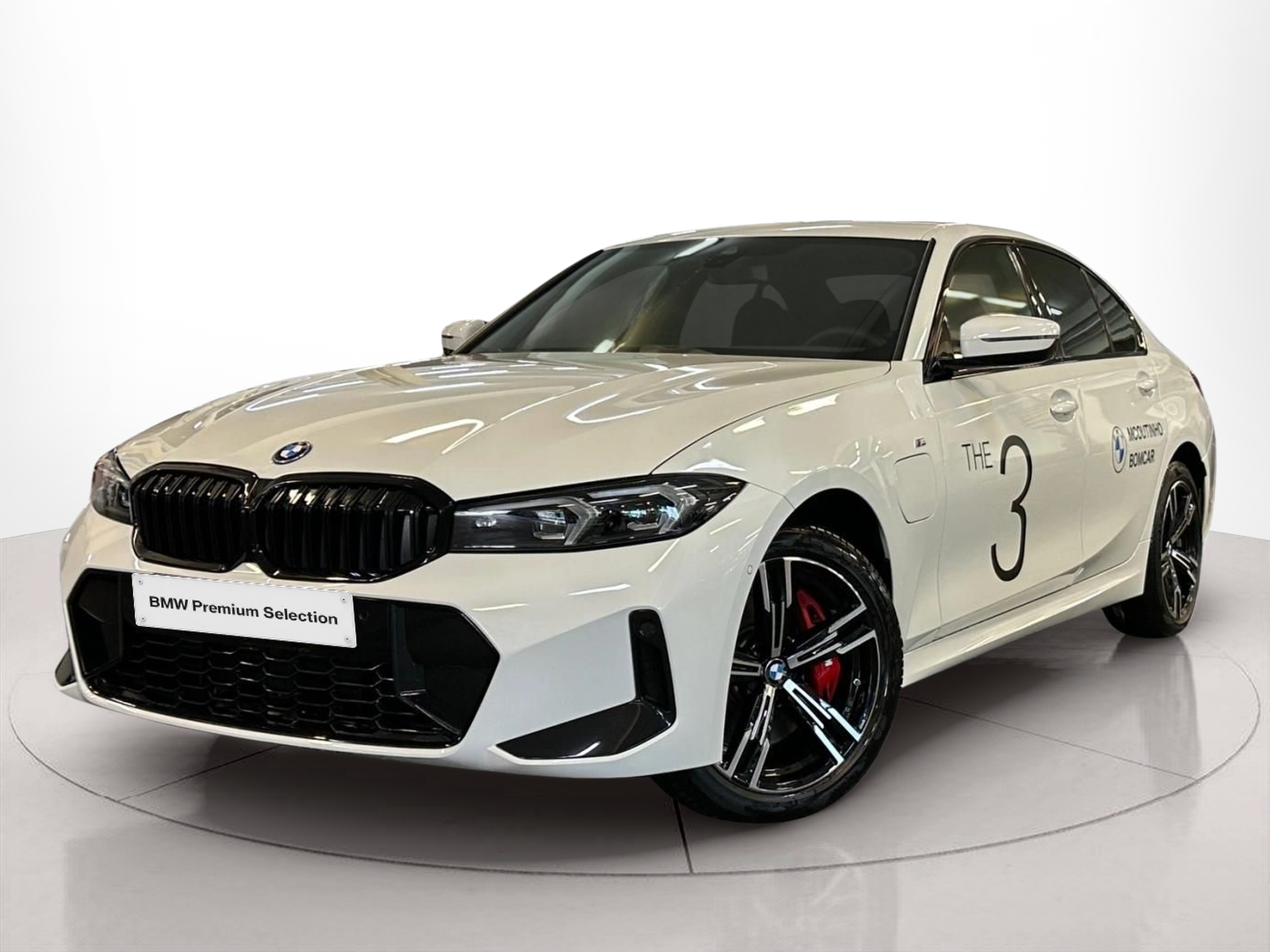 Fotos de BMW Série 3 330e Berlina color Blanco. Año 2026. 215KW(292CV). Elétrico / Gasolina Híbrido. En concesionario MCoutinho - Vila Real de Vila Real