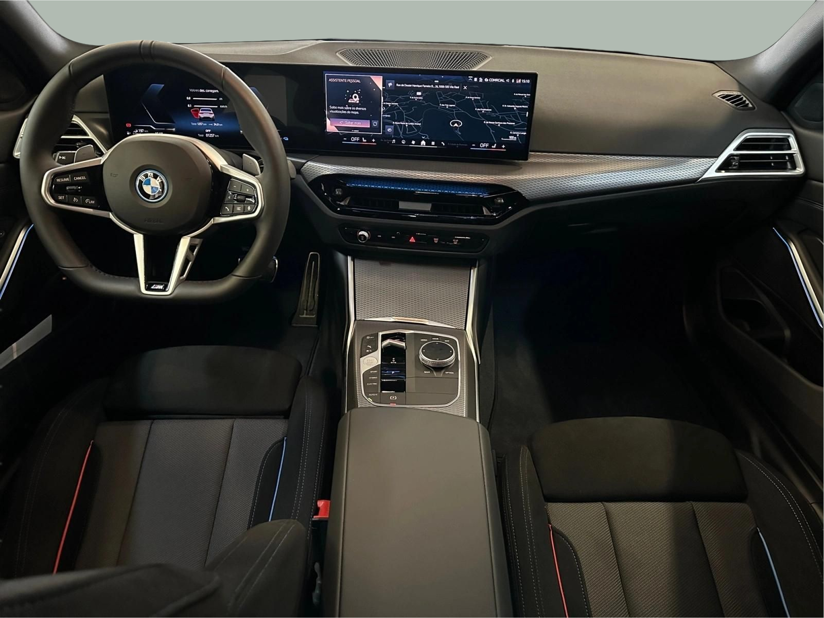 BMW Série 3 330e Berlina color Blanco. Año 2026. 215KW(292CV). Elétrico / Gasolina Híbrido. En concesionario MCoutinho - Vila Real de Vila Real