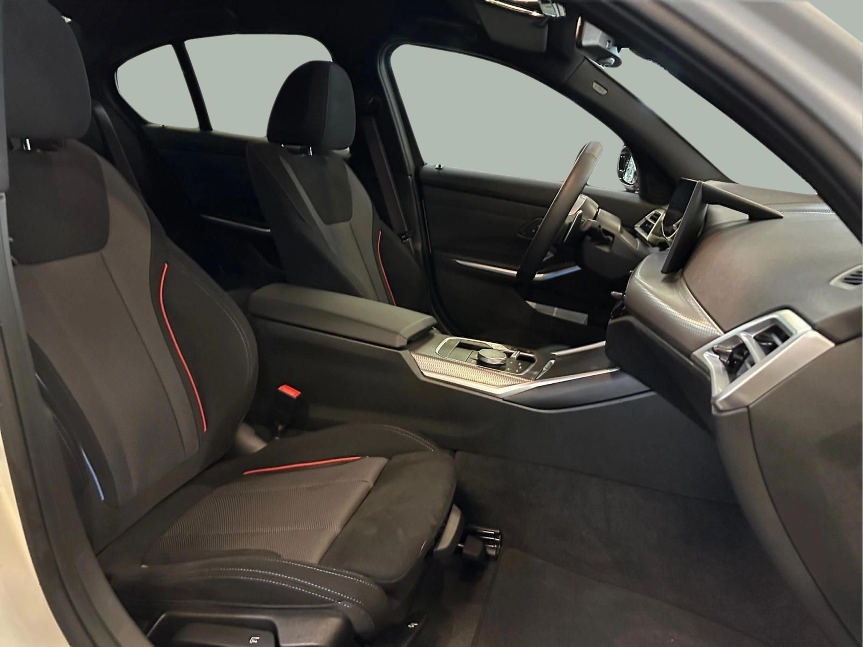 BMW Série 3 330e Berlina color Blanco. Año 2026. 215KW(292CV). Elétrico / Gasolina Híbrido. En concesionario MCoutinho - Vila Real de Vila Real