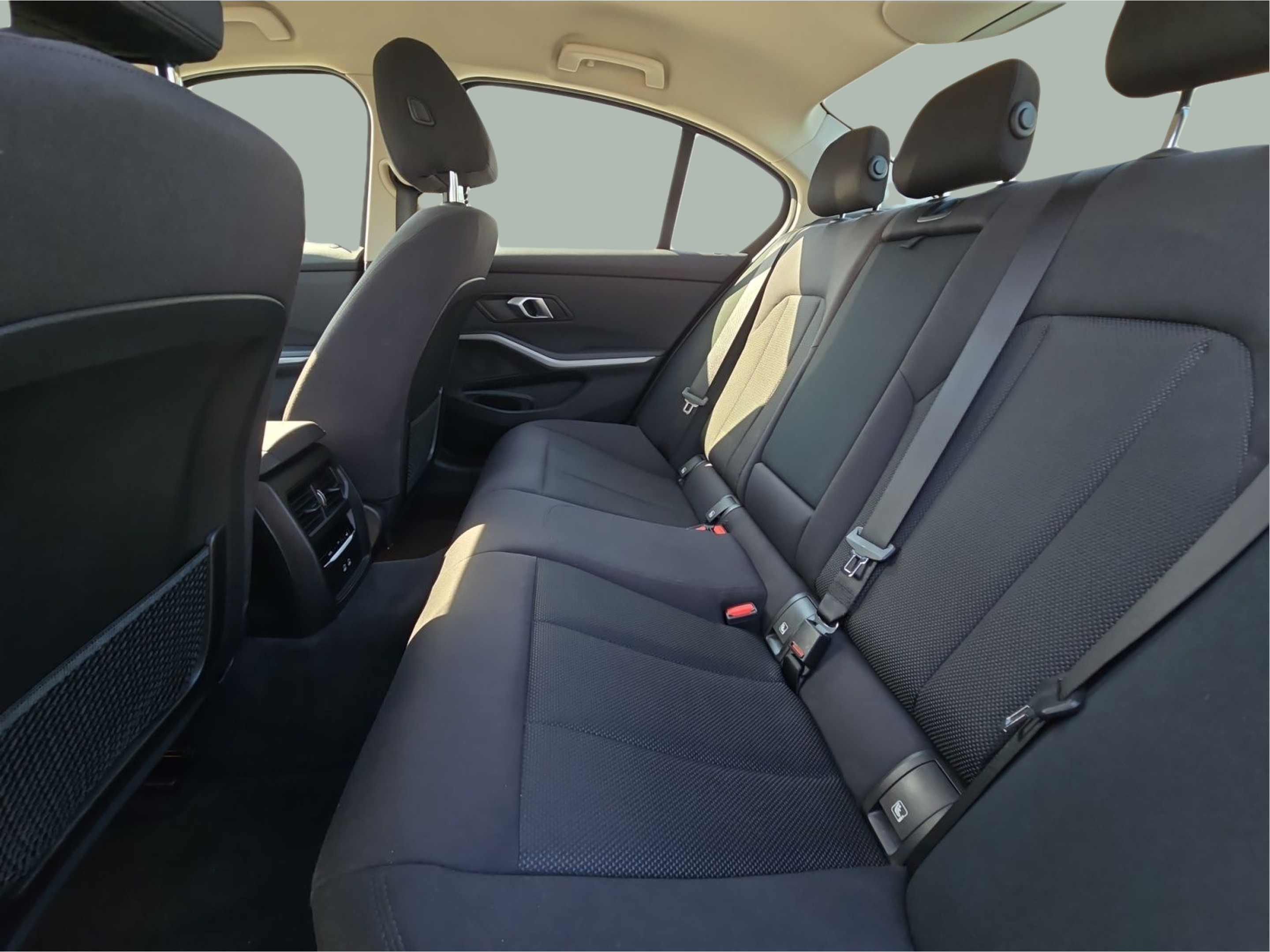 BMW Série 3 330e Berlina color Negro. Año 2021. 215KW(292CV). Elétrico / Gasolina Híbrido. En concesionario MCoutinho Bomcar Coimbra de Coimbra