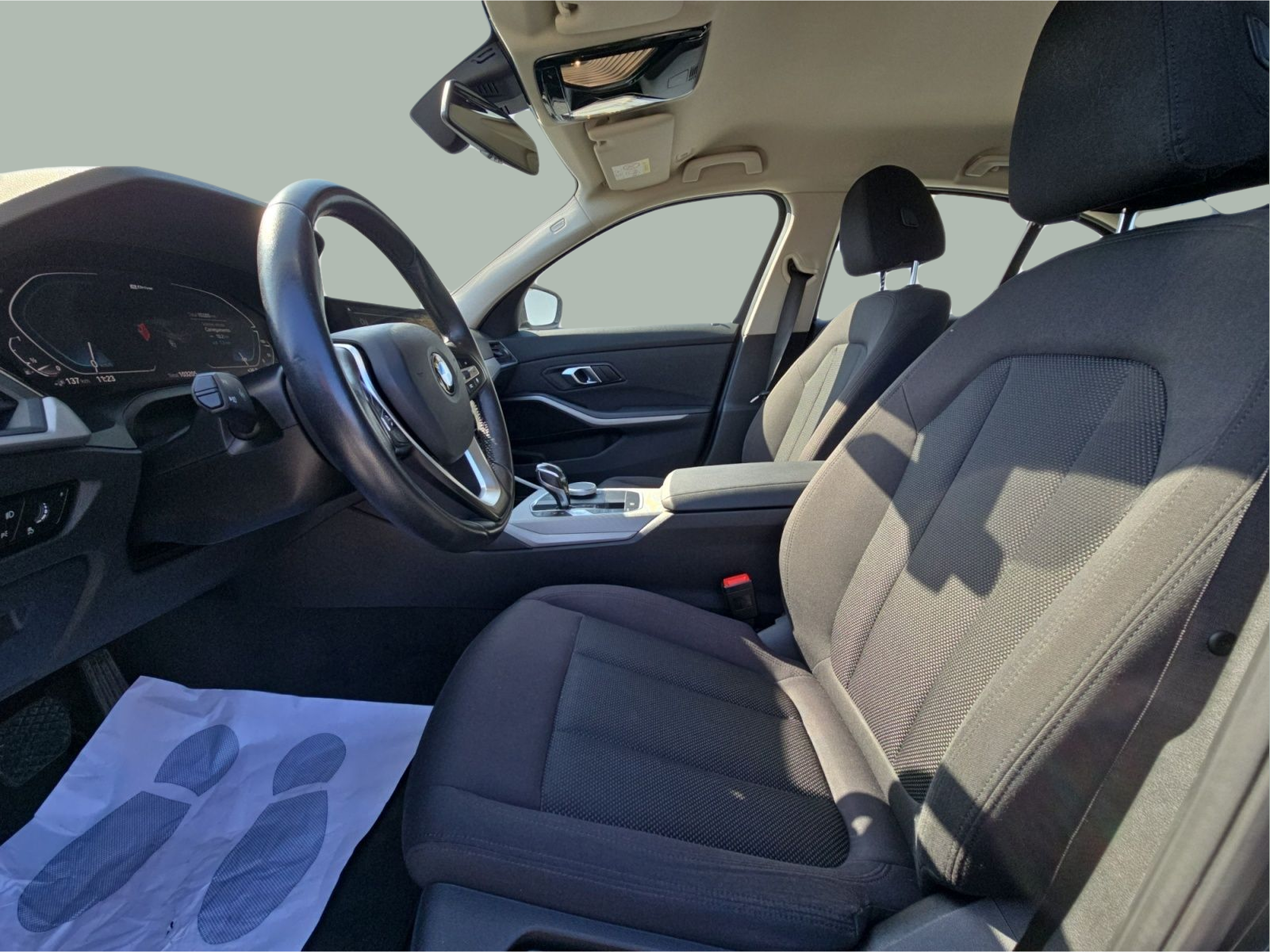 BMW Série 3 330e Berlina color Negro. Año 2021. 215KW(292CV). Elétrico / Gasolina Híbrido. En concesionario MCoutinho Bomcar Coimbra de Coimbra