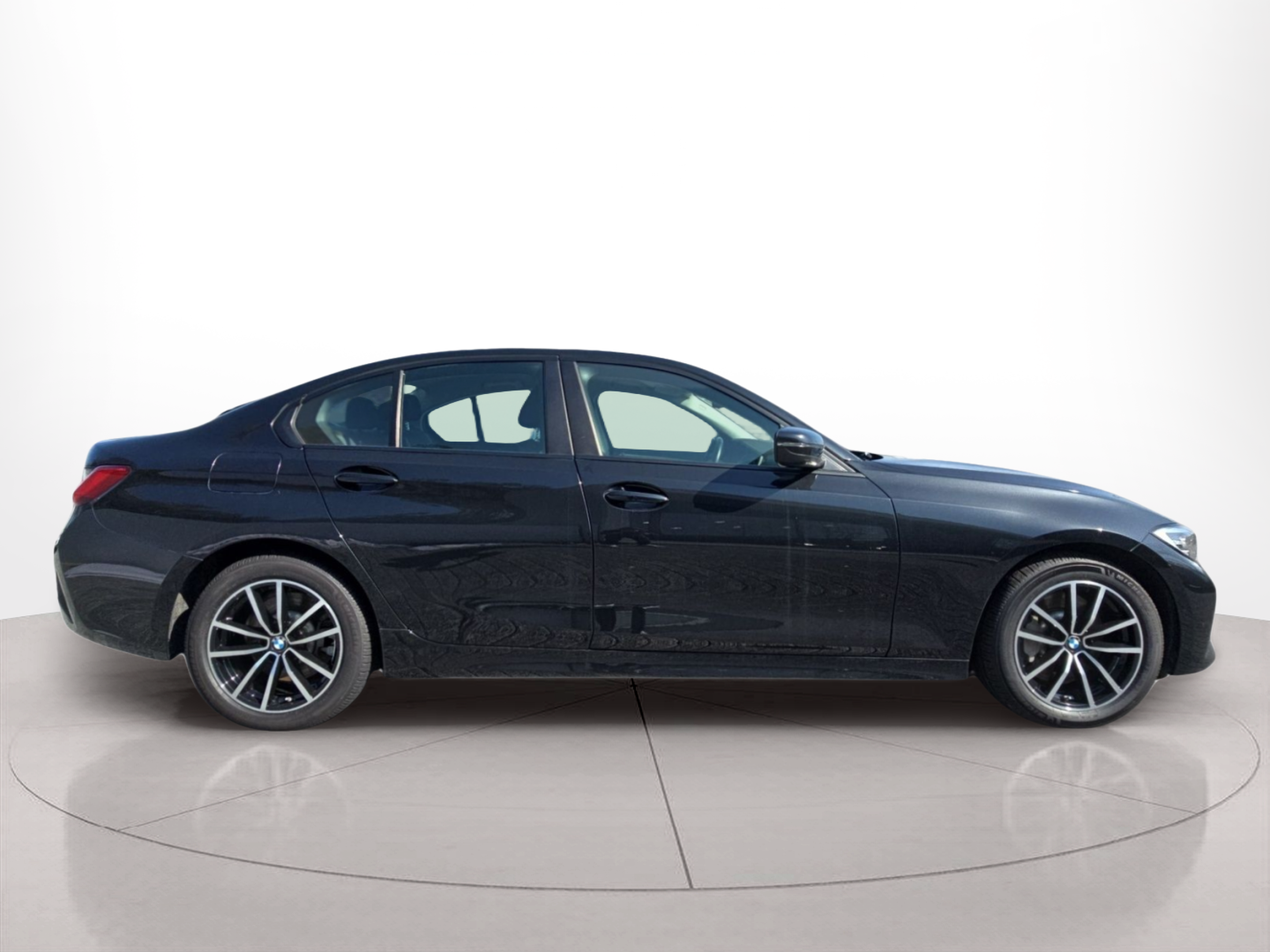 BMW Série 3 330e Berlina color Negro. Año 2021. 215KW(292CV). Elétrico / Gasolina Híbrido. En concesionario MCoutinho Bomcar Coimbra de Coimbra