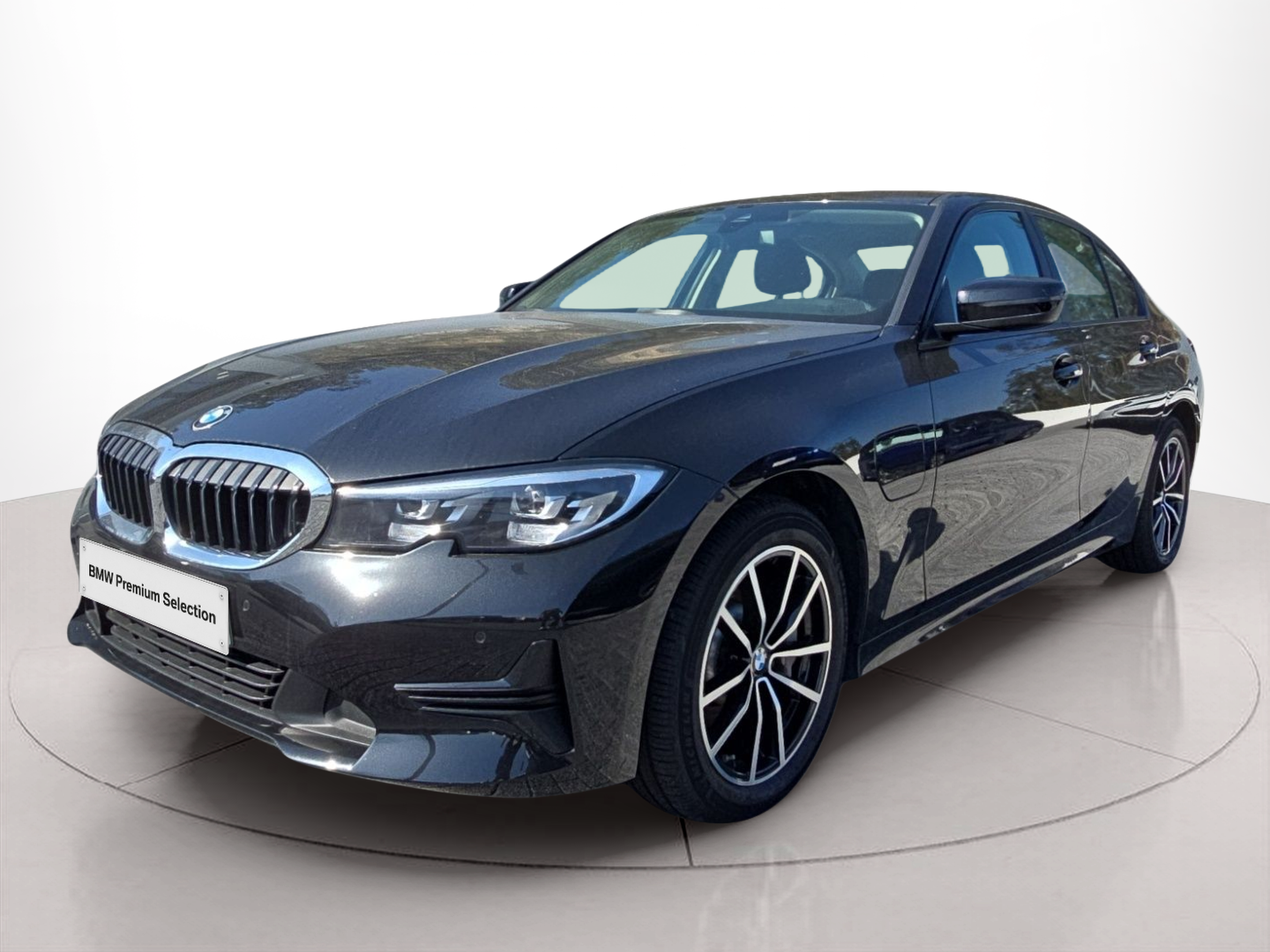 Fotos de BMW Série 3 330e Berlina color Negro. Año 2021. 215KW(292CV). Elétrico / Gasolina Híbrido. En concesionario MCoutinho Bomcar Coimbra de Coimbra