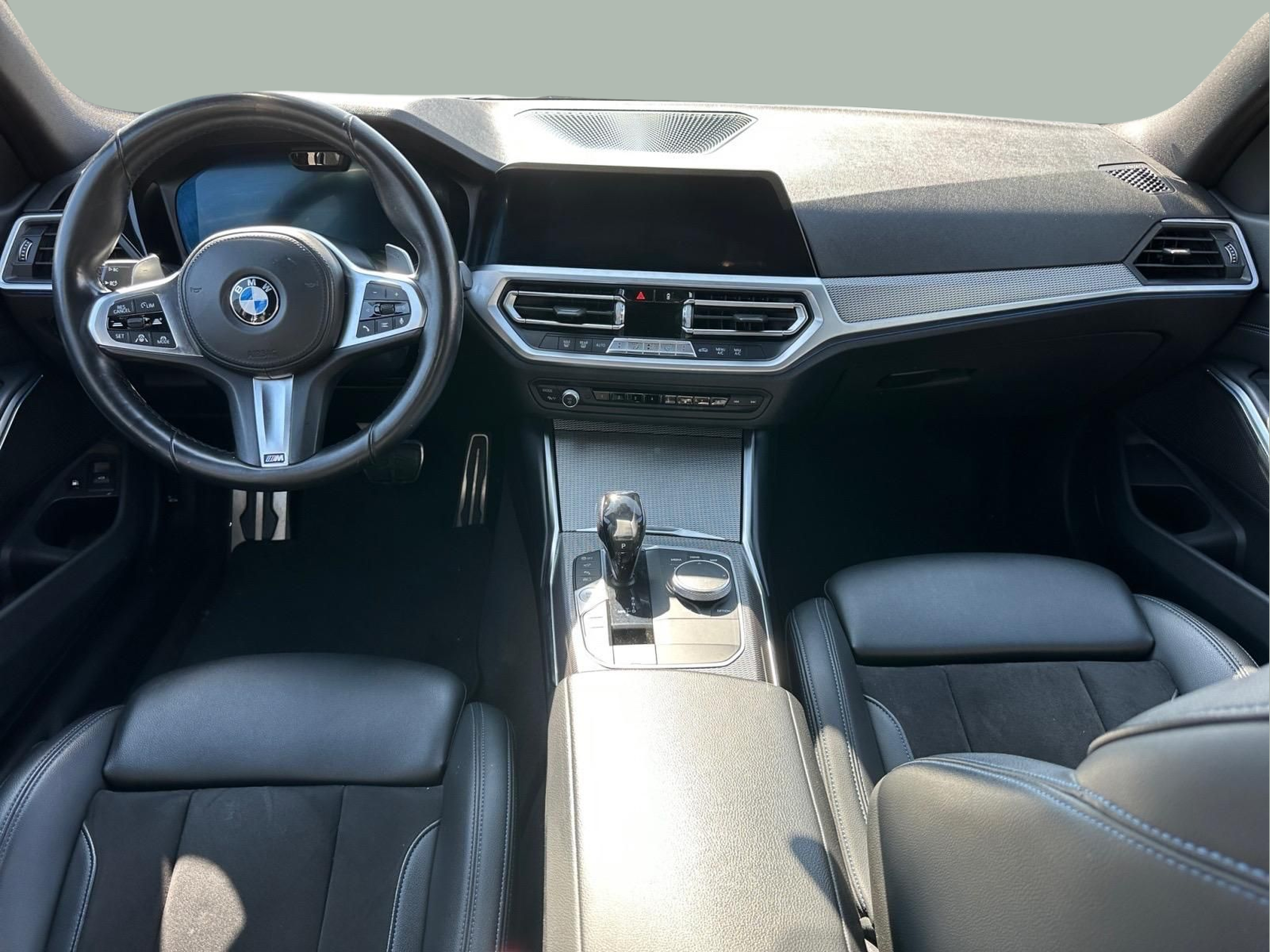 BMW Série 3 330e Berlina color Gris. Año 2020. 215KW(292CV). Elétrico / Gasolina Híbrido. En concesionario MCoutinho - Bragança de Bragança