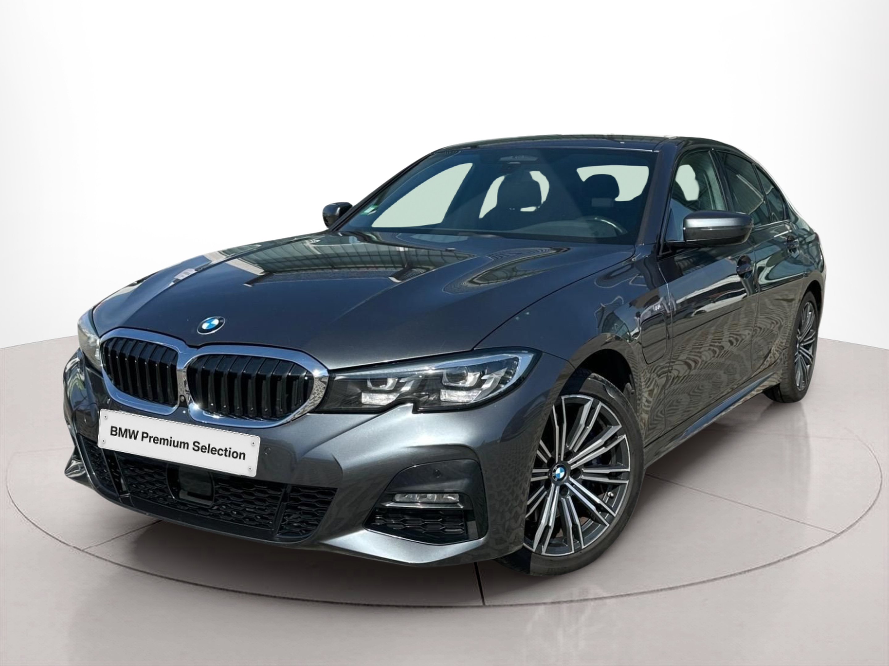 Fotos de BMW Série 3 330e Berlina color Gris. Año 2020. 215KW(292CV). Elétrico / Gasolina Híbrido. En concesionario MCoutinho - Bragança de Bragança