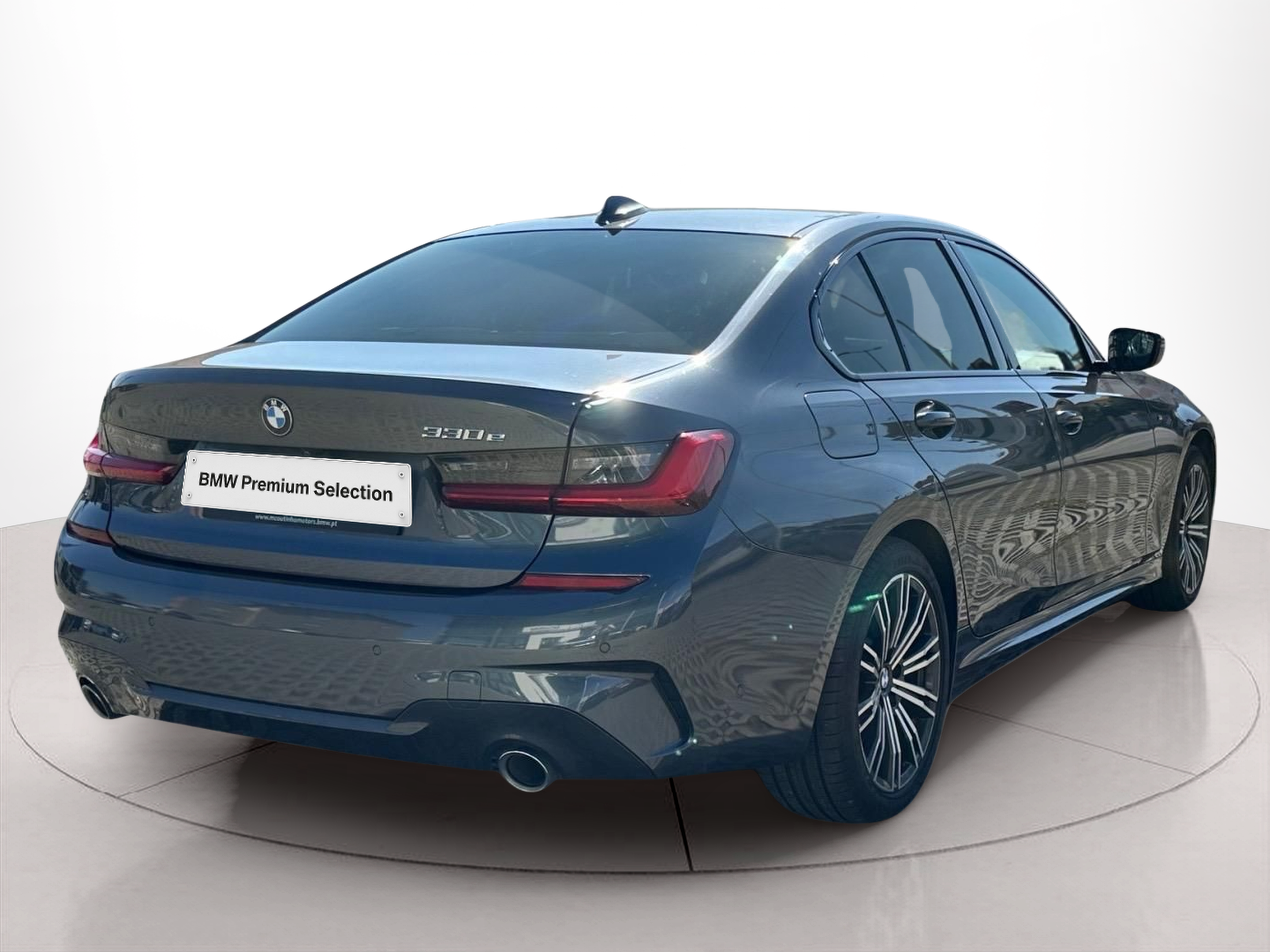 BMW Série 3 330e Berlina color Gris. Año 2020. 215KW(292CV). Elétrico / Gasolina Híbrido. En concesionario MCoutinho - Bragança de Bragança