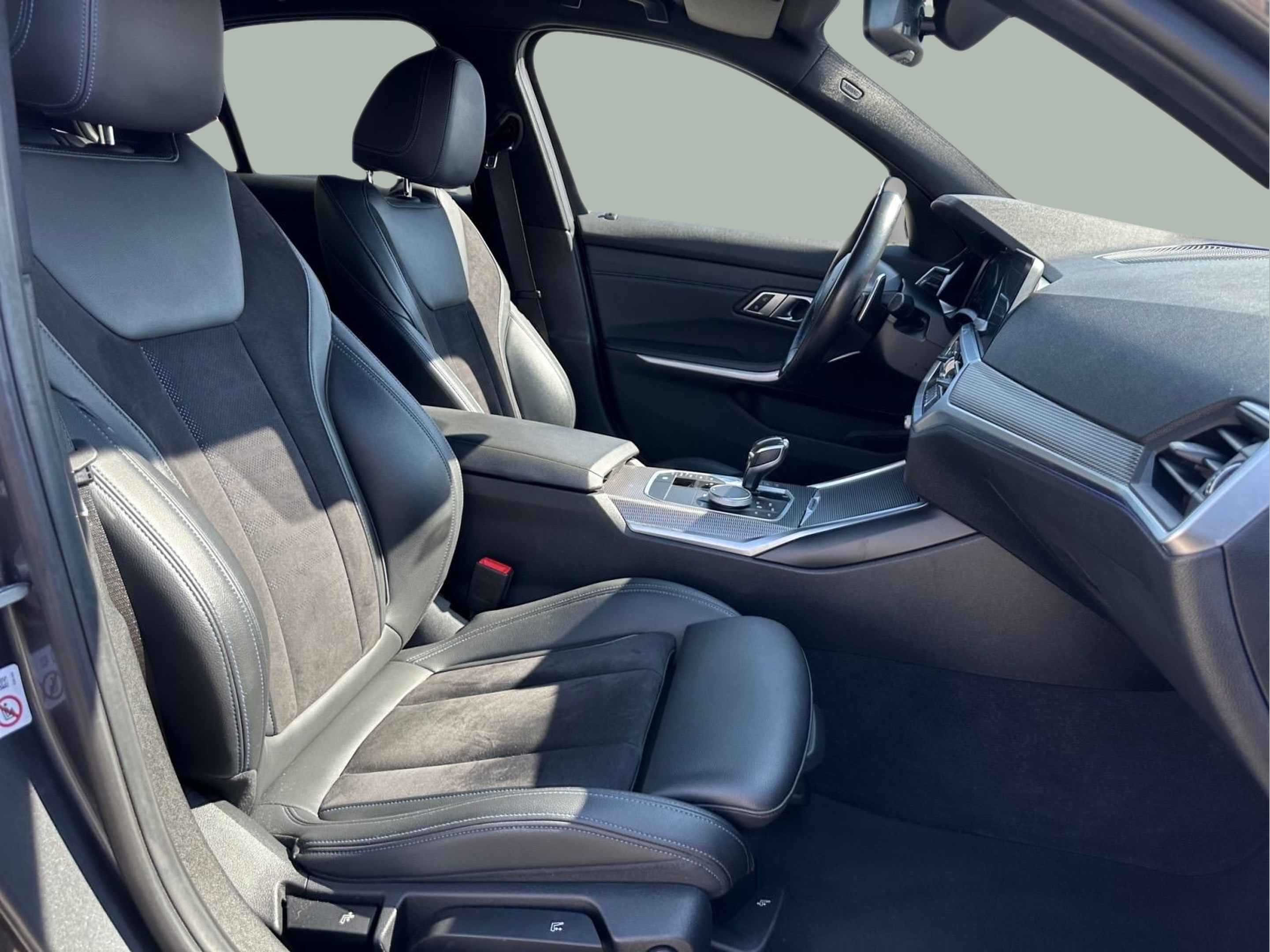 BMW Série 3 330e Berlina color Gris. Año 2020. 215KW(292CV). Elétrico / Gasolina Híbrido. En concesionario MCoutinho - Bragança de Bragança