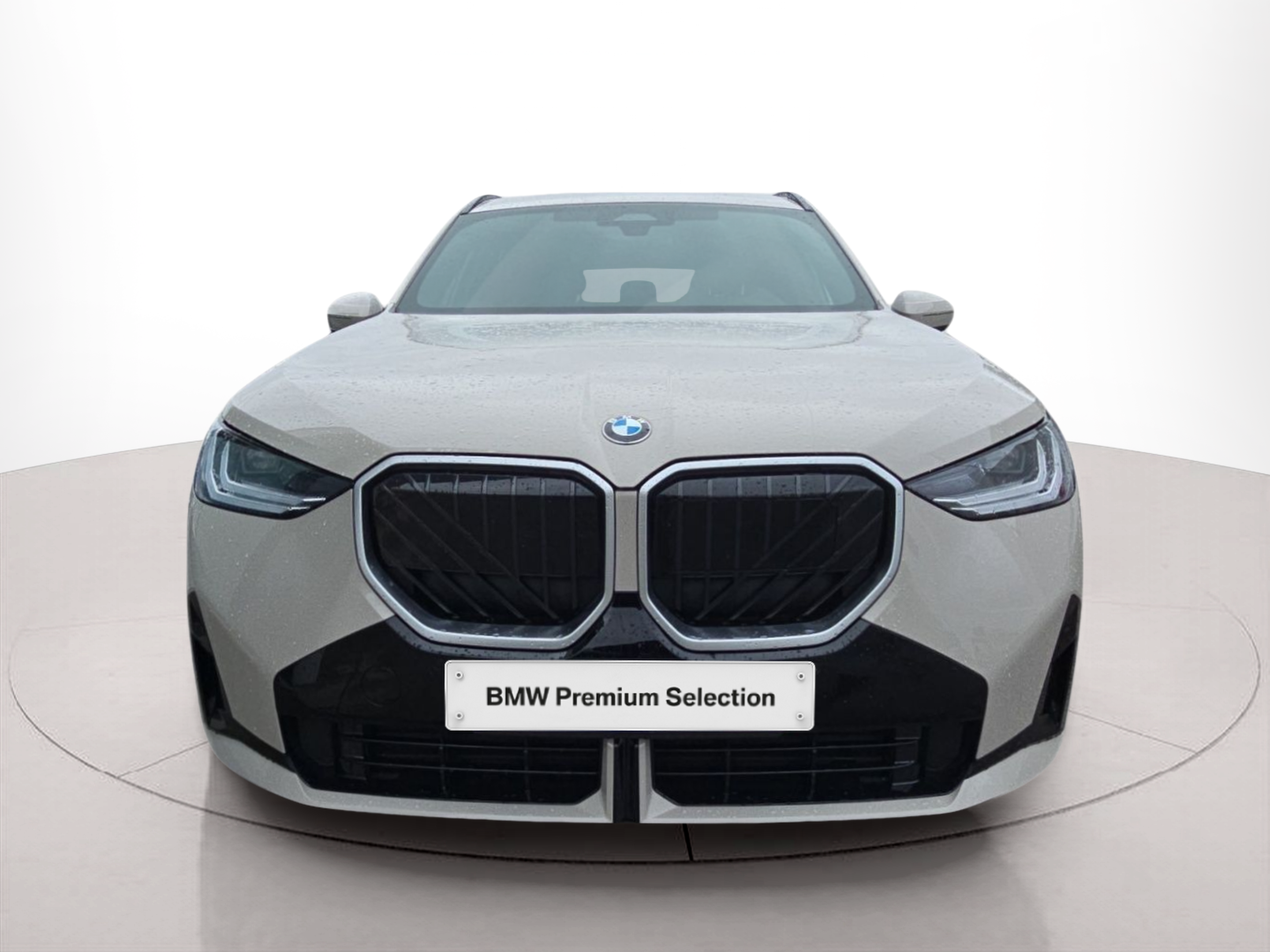 Fotos de BMW X3 xDrive30e color Gris. Año 2026. 220KW(299CV). Elétrico / Gasolina Híbrido. En concesionario MCoutinho Bomcar Leiria de Leiria