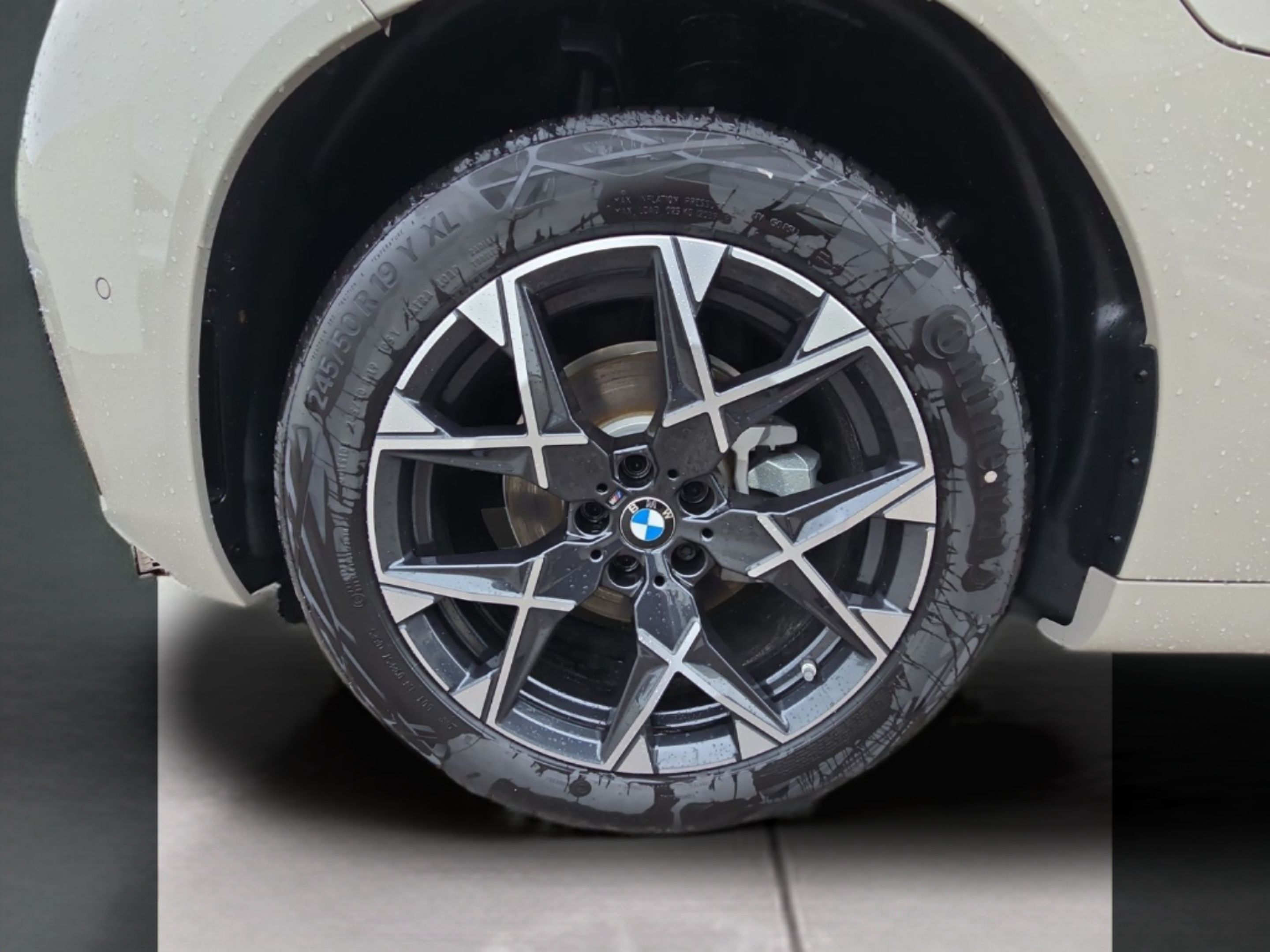 BMW X3 xDrive30e color Gris. Año 2026. 220KW(299CV). Elétrico / Gasolina Híbrido. En concesionario MCoutinho Bomcar Leiria de Leiria