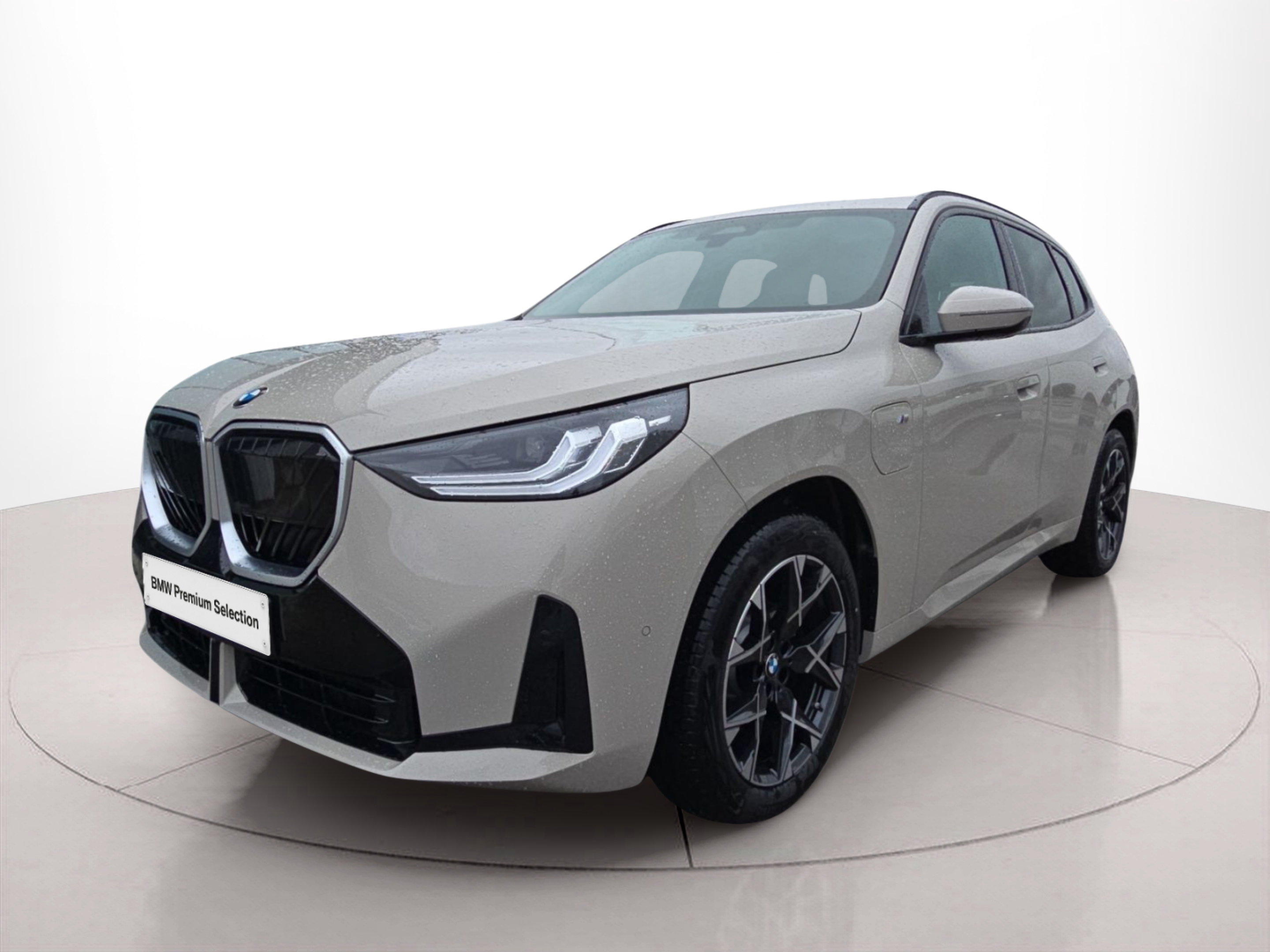 Fotos de BMW X3 xDrive30e color Gris. Año 2026. 220KW(299CV). Elétrico / Gasolina Híbrido. En concesionario MCoutinho Bomcar Leiria de Leiria