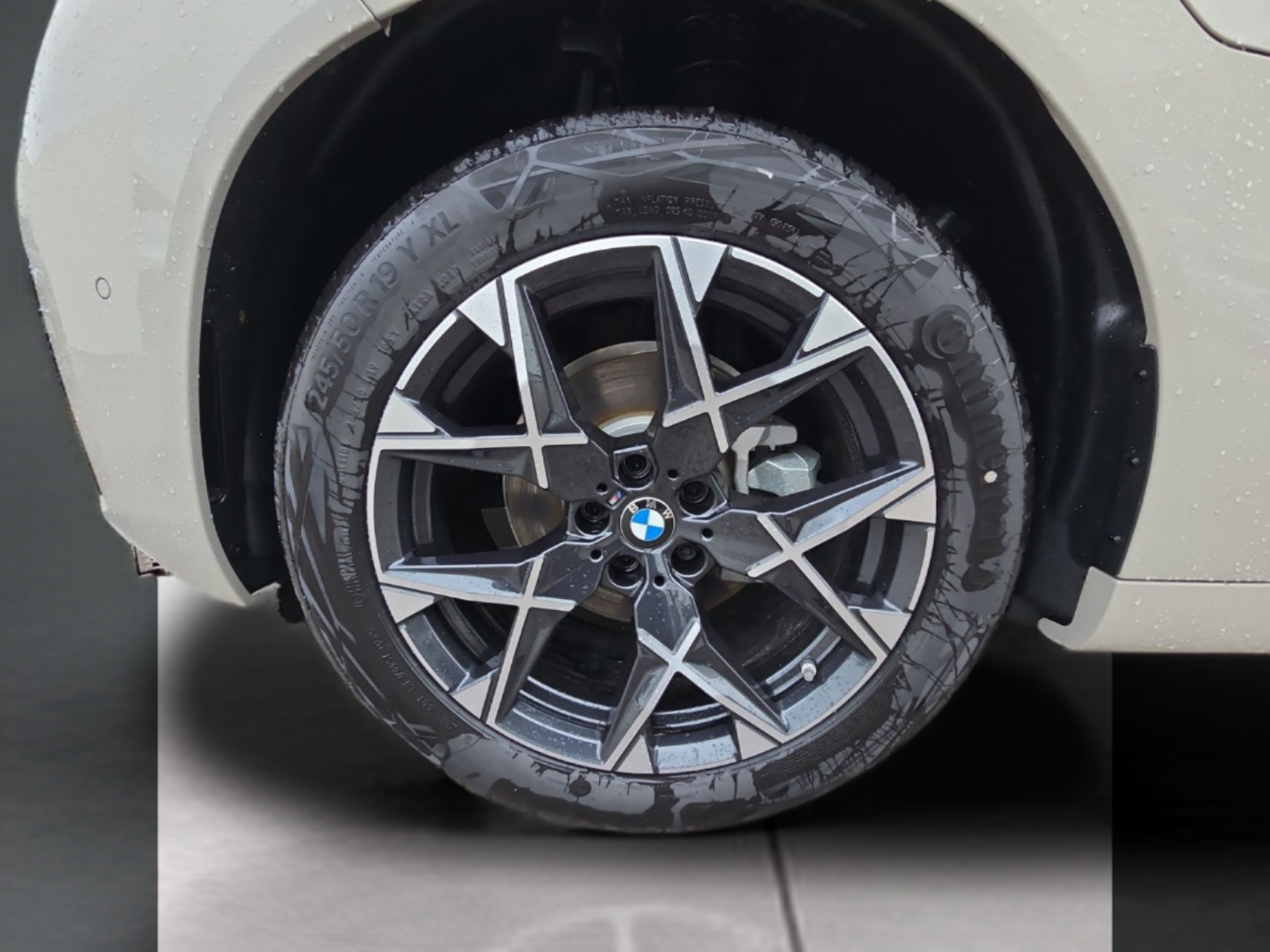 BMW X3 xDrive30e color Gris. Año 2026. 220KW(299CV). Elétrico / Gasolina Híbrido. En concesionario MCoutinho Bomcar Leiria de Leiria