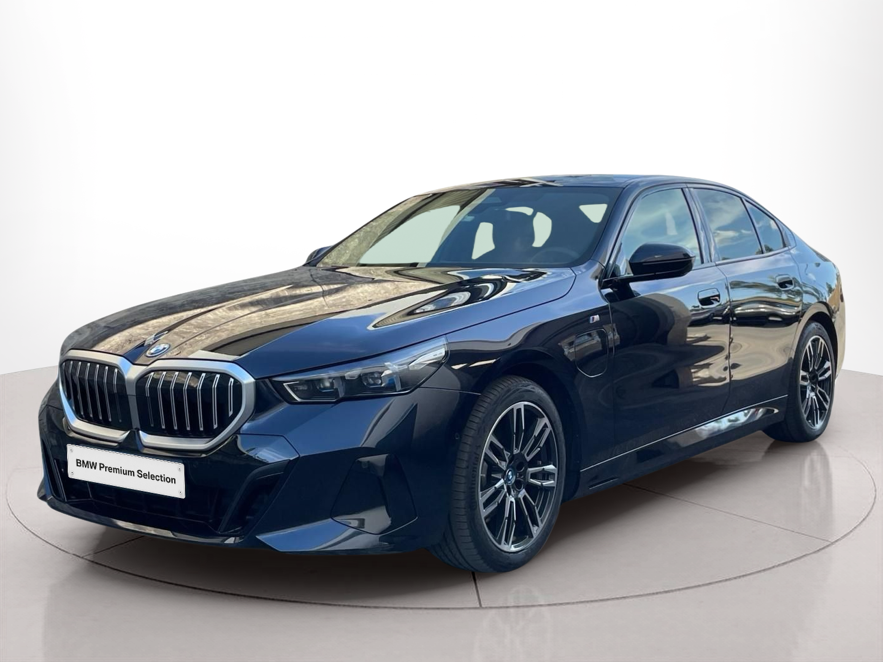 Fotos de BMW Série 5 530e Berlina color Negro. Año 2024. 220KW(299CV). Elétrico / Gasolina Híbrido. En concesionario MCoutinho - Viseu de Viseu