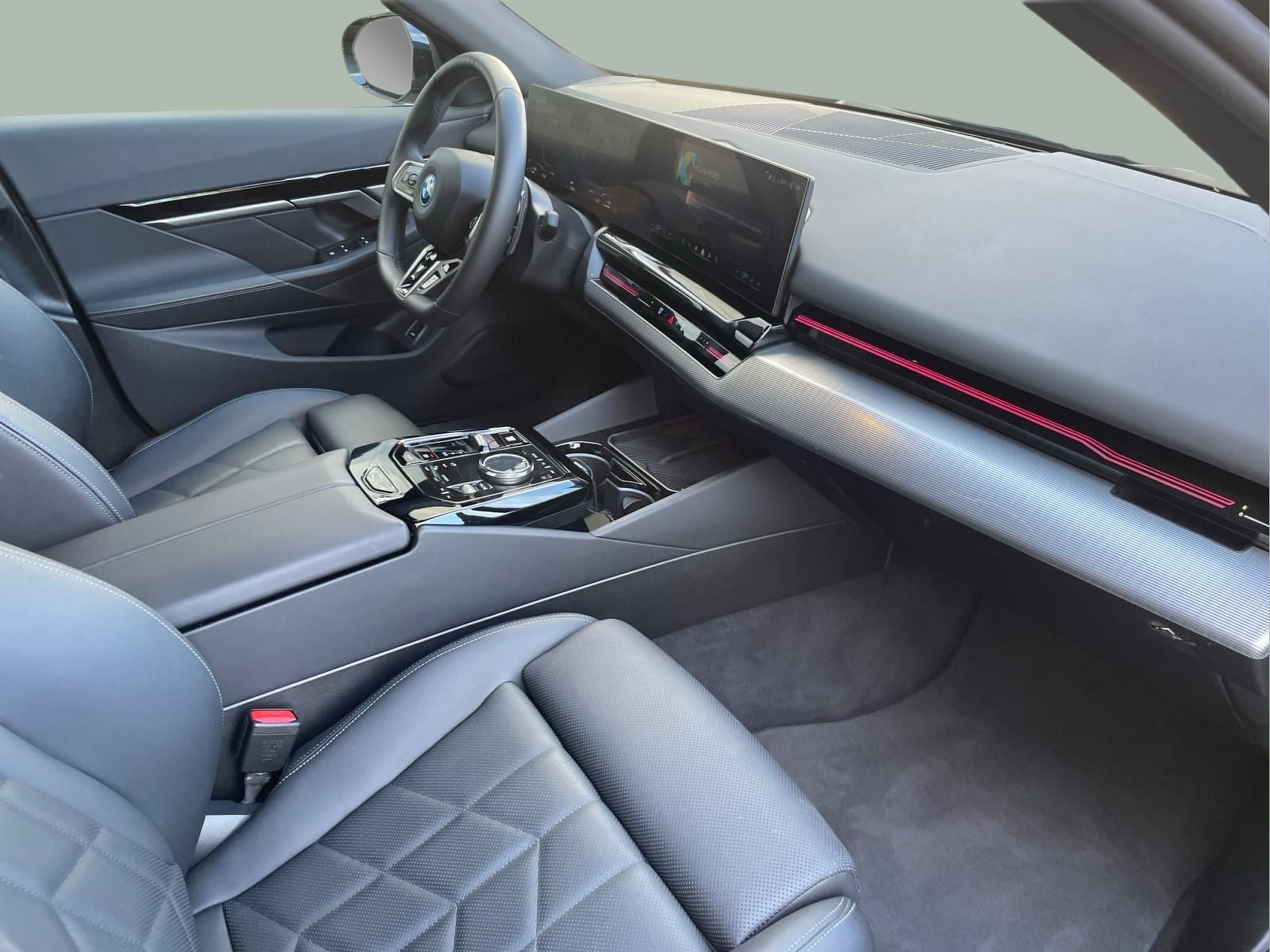 BMW Série 5 530e Berlina color Negro. Año 2024. 220KW(299CV). Elétrico / Gasolina Híbrido. En concesionario MCoutinho - Viseu de Viseu