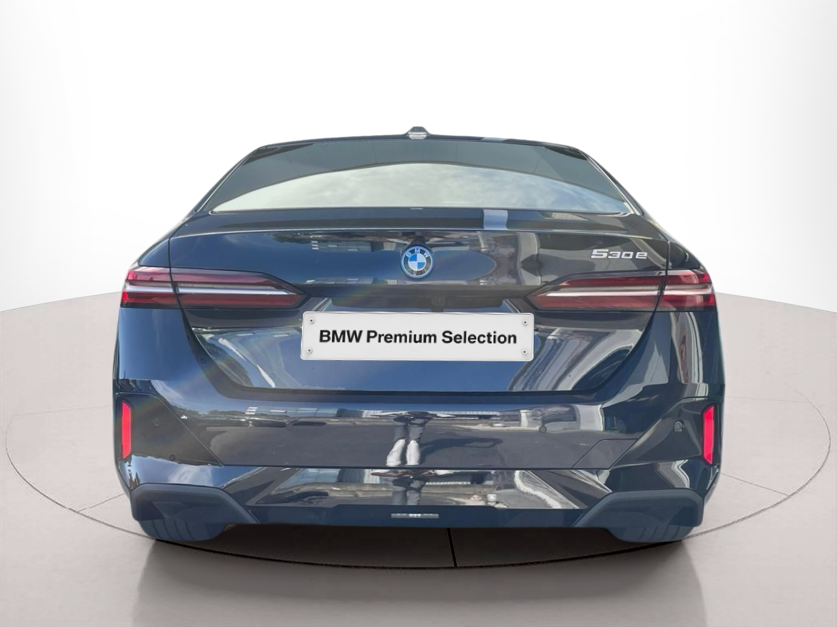 BMW Série 5 530e Berlina color Negro. Año 2024. 220KW(299CV). Elétrico / Gasolina Híbrido. En concesionario MCoutinho - Viseu de Viseu