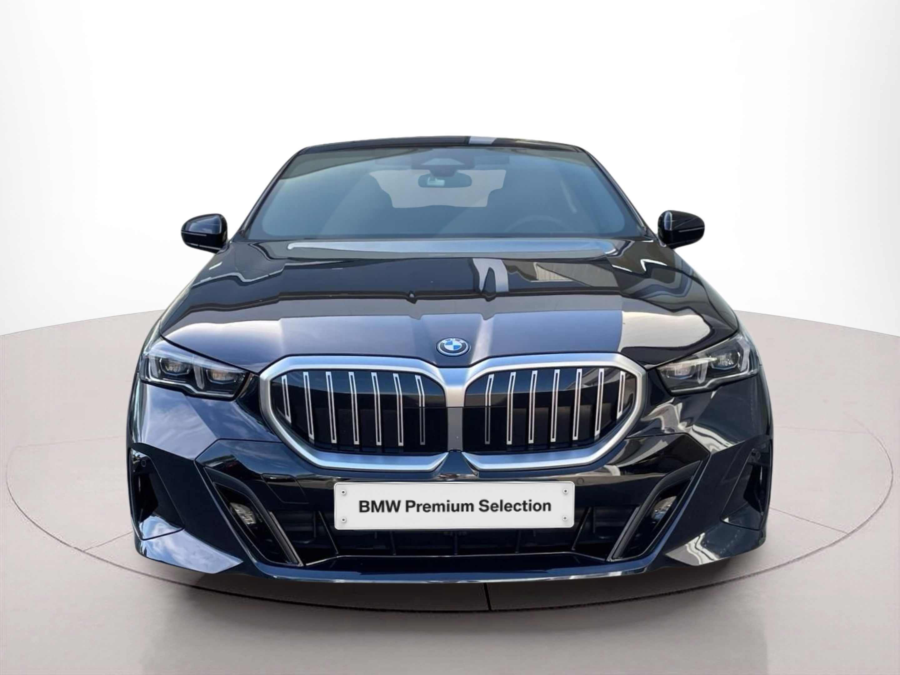 Fotos de BMW Série 5 530e Berlina color Negro. Año 2024. 220KW(299CV). Elétrico / Gasolina Híbrido. En concesionario MCoutinho - Viseu de Viseu