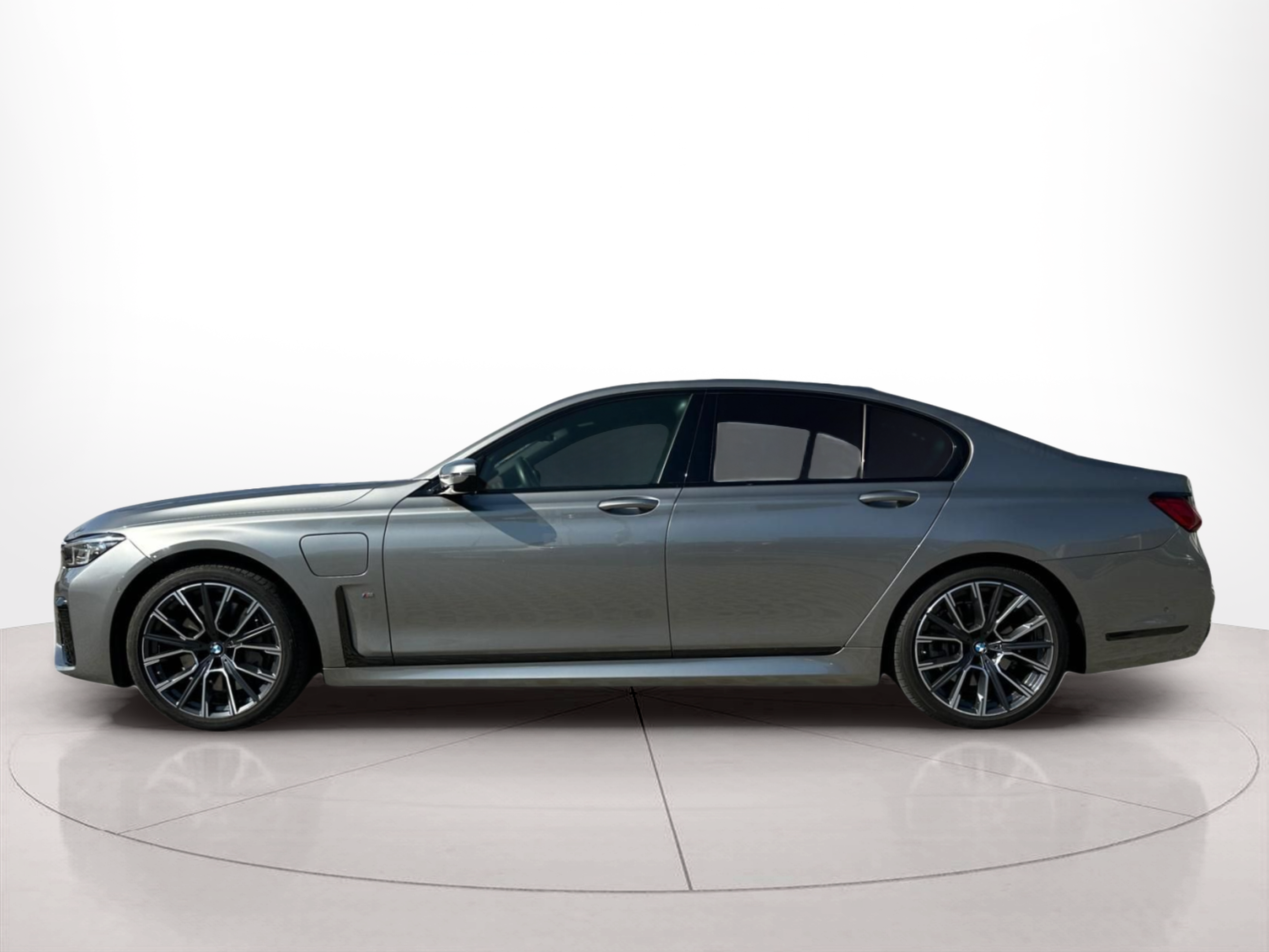 Fotos de BMW Série 7 745e Berlina color Gris. Año 2020. 290KW(394CV). Elétrico / Gasolina Híbrido. En concesionario MCoutinho - Vila Real de Vila Real