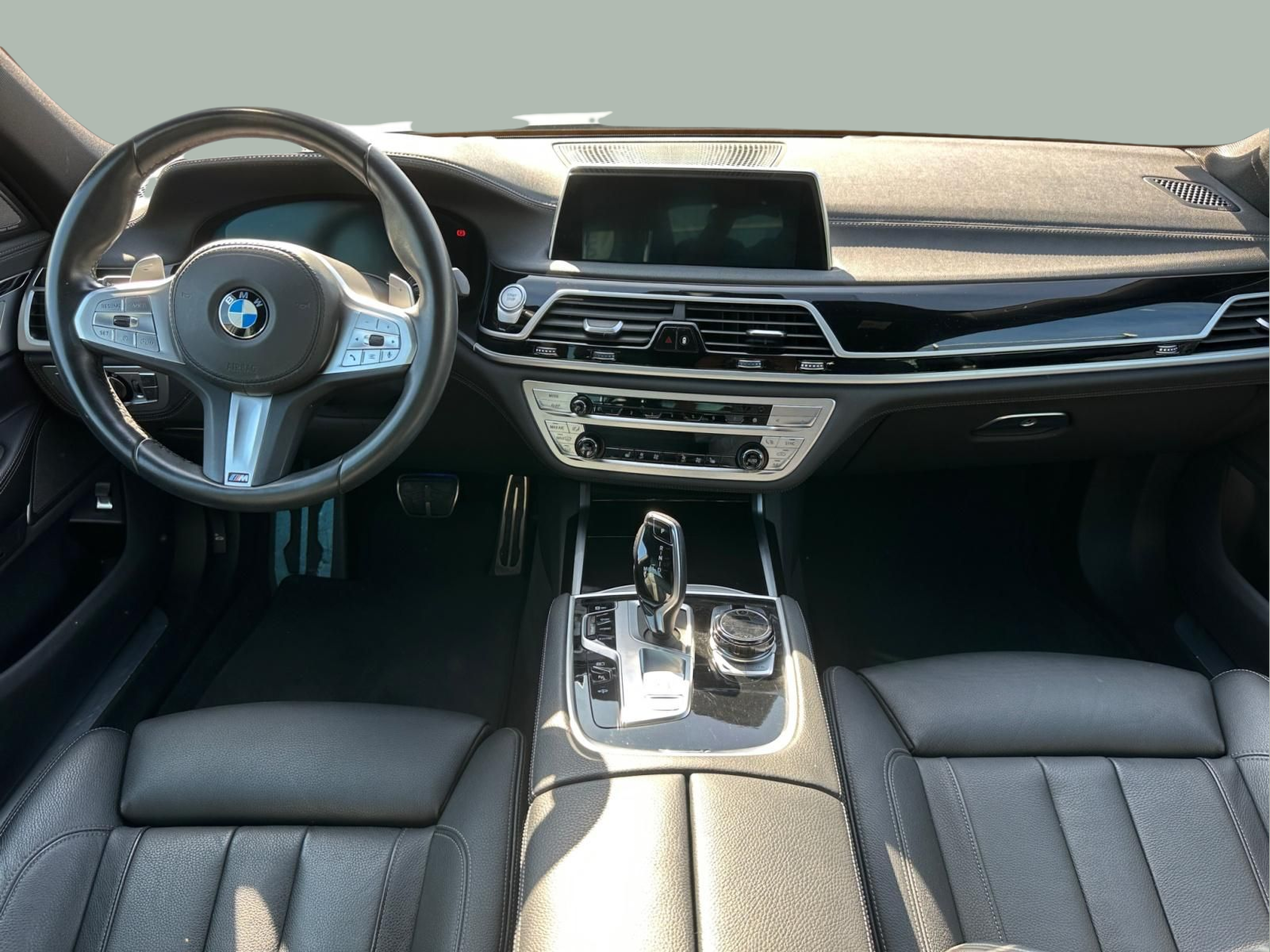 BMW Série 7 745e Berlina color Gris. Año 2020. 290KW(394CV). Elétrico / Gasolina Híbrido. En concesionario MCoutinho - Vila Real de Vila Real