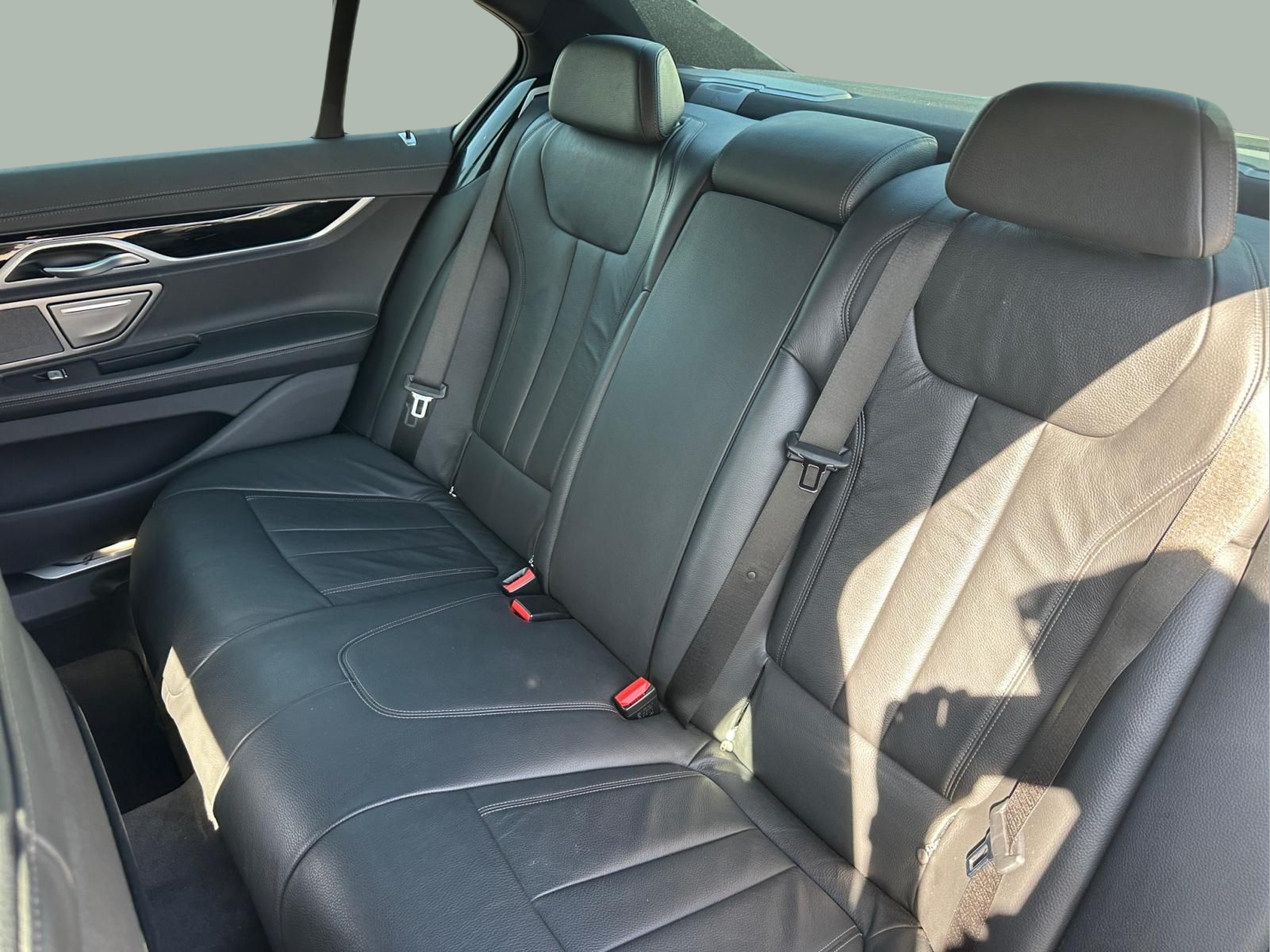 BMW Série 7 745e Berlina color Gris. Año 2020. 290KW(394CV). Elétrico / Gasolina Híbrido. En concesionario MCoutinho - Vila Real de Vila Real