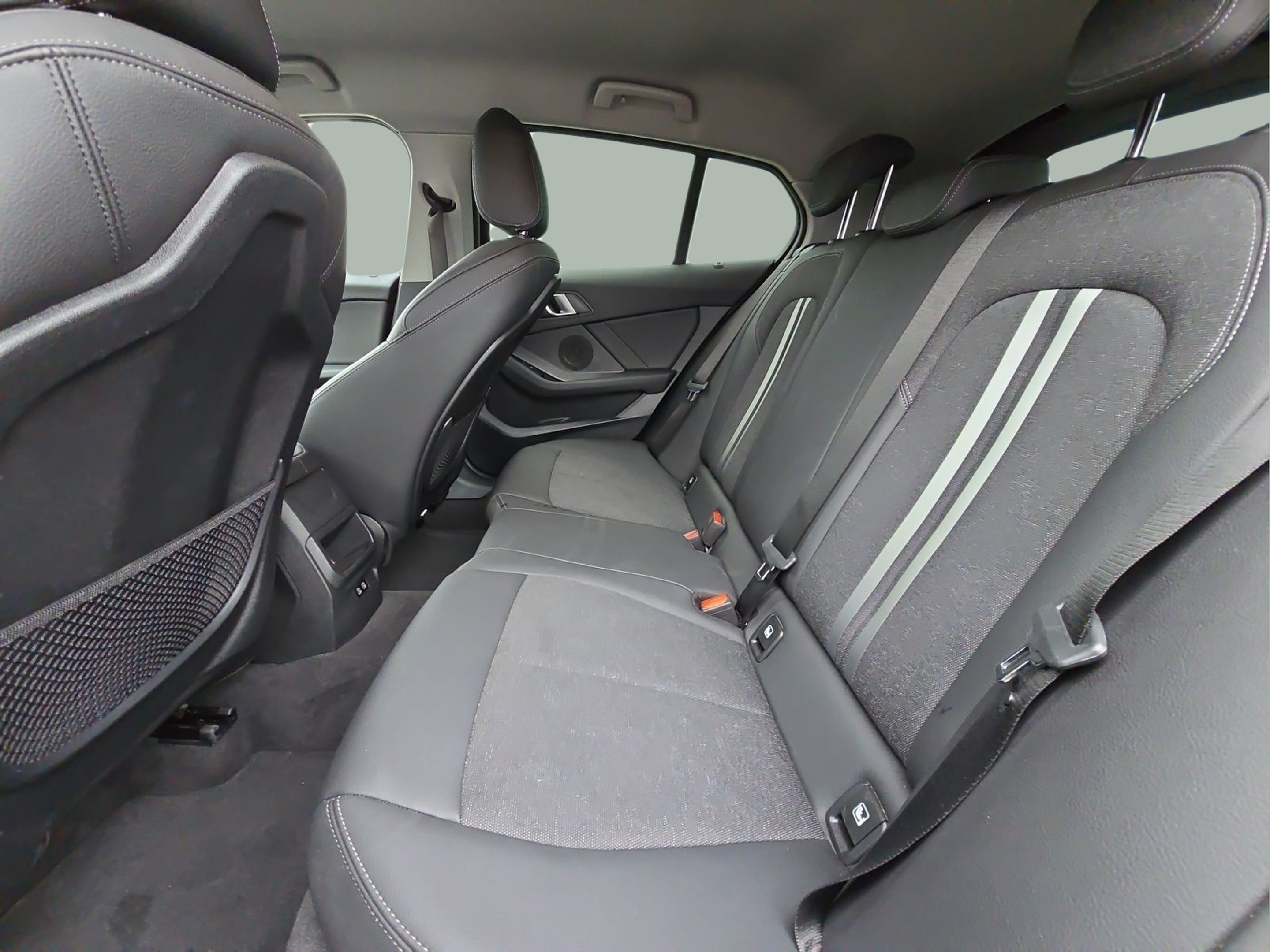 BMW Série 1 116i color Negro. Año 2024. 80KW(109CV). Gasolina. En concesionario MCoutinho Bomcar Leiria de Leiria