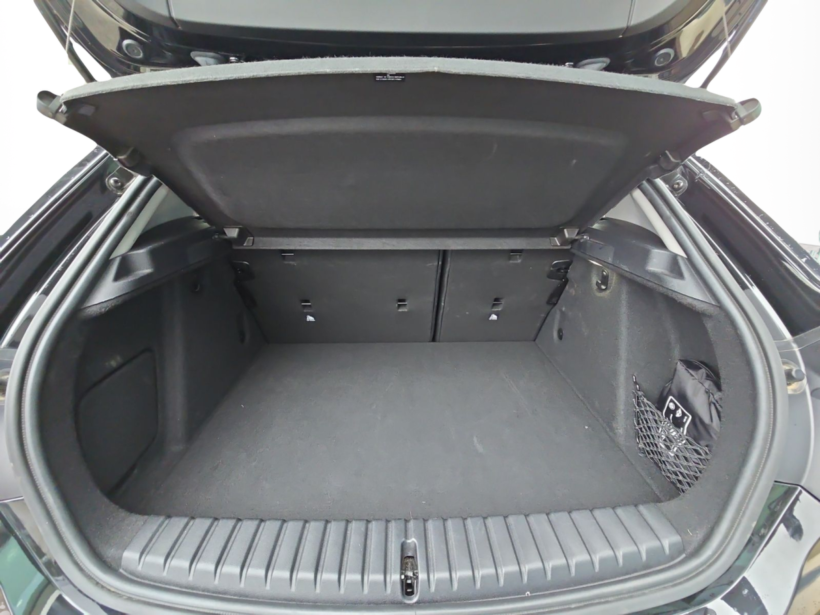 BMW Série 1 116i color Negro. Año 2024. 80KW(109CV). Gasolina. En concesionario MCoutinho Bomcar Leiria de Leiria