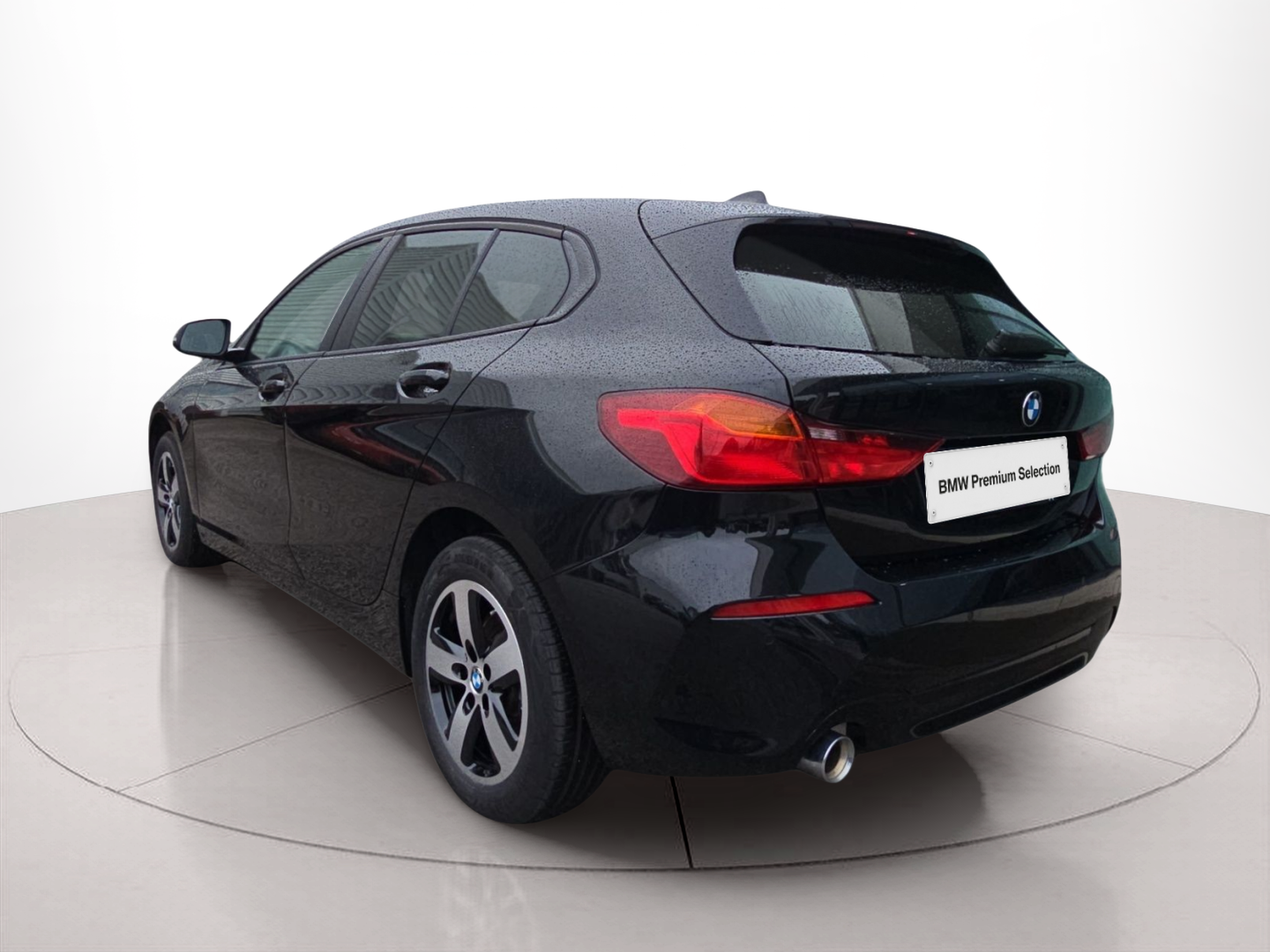 BMW Série 1 116i color Negro. Año 2024. 80KW(109CV). Gasolina. En concesionario MCoutinho Bomcar Leiria de Leiria