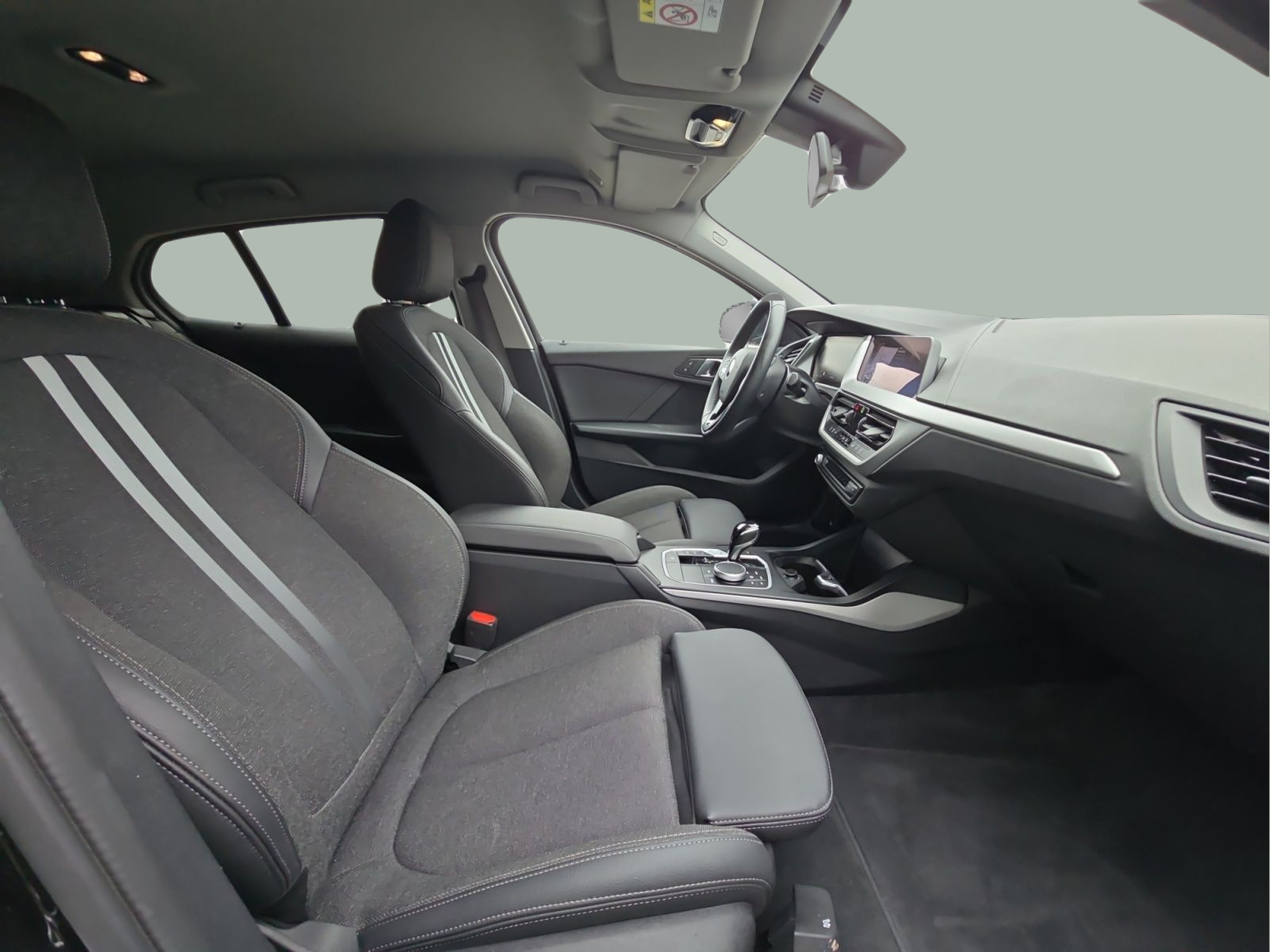 BMW Série 1 116i color Negro. Año 2024. 80KW(109CV). Gasolina. En concesionario MCoutinho Bomcar Leiria de Leiria