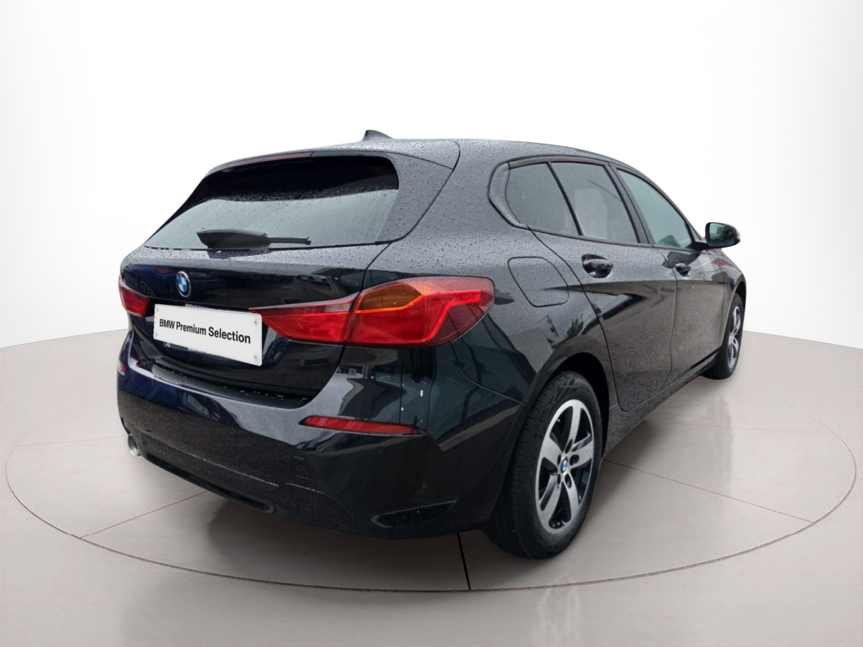 BMW Série 1 116i color Negro. Año 2024. 80KW(109CV). Gasolina. En concesionario MCoutinho Bomcar Leiria de Leiria