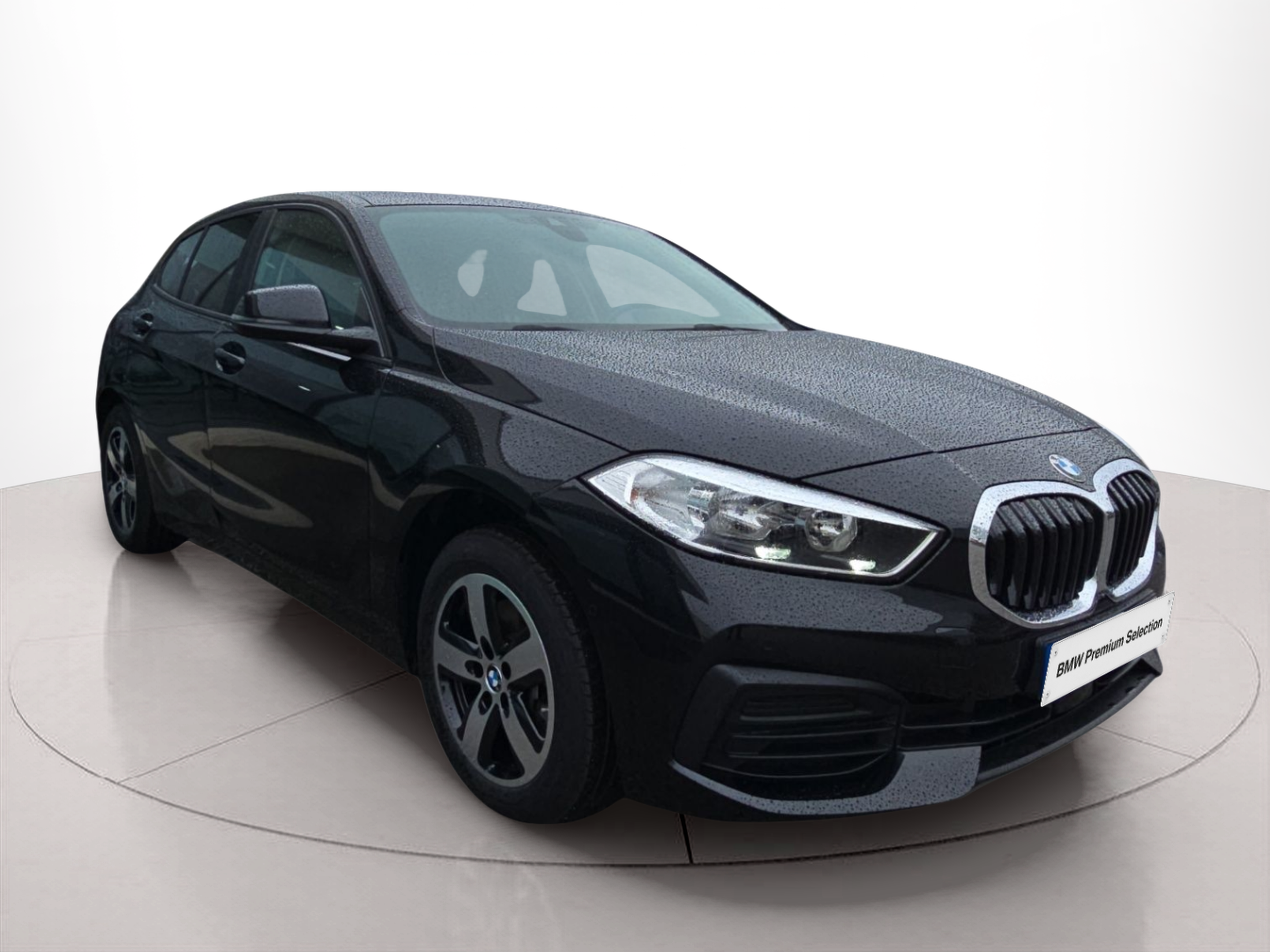 BMW Série 1 116i color Negro. Año 2024. 80KW(109CV). Gasolina. En concesionario MCoutinho Bomcar Leiria de Leiria