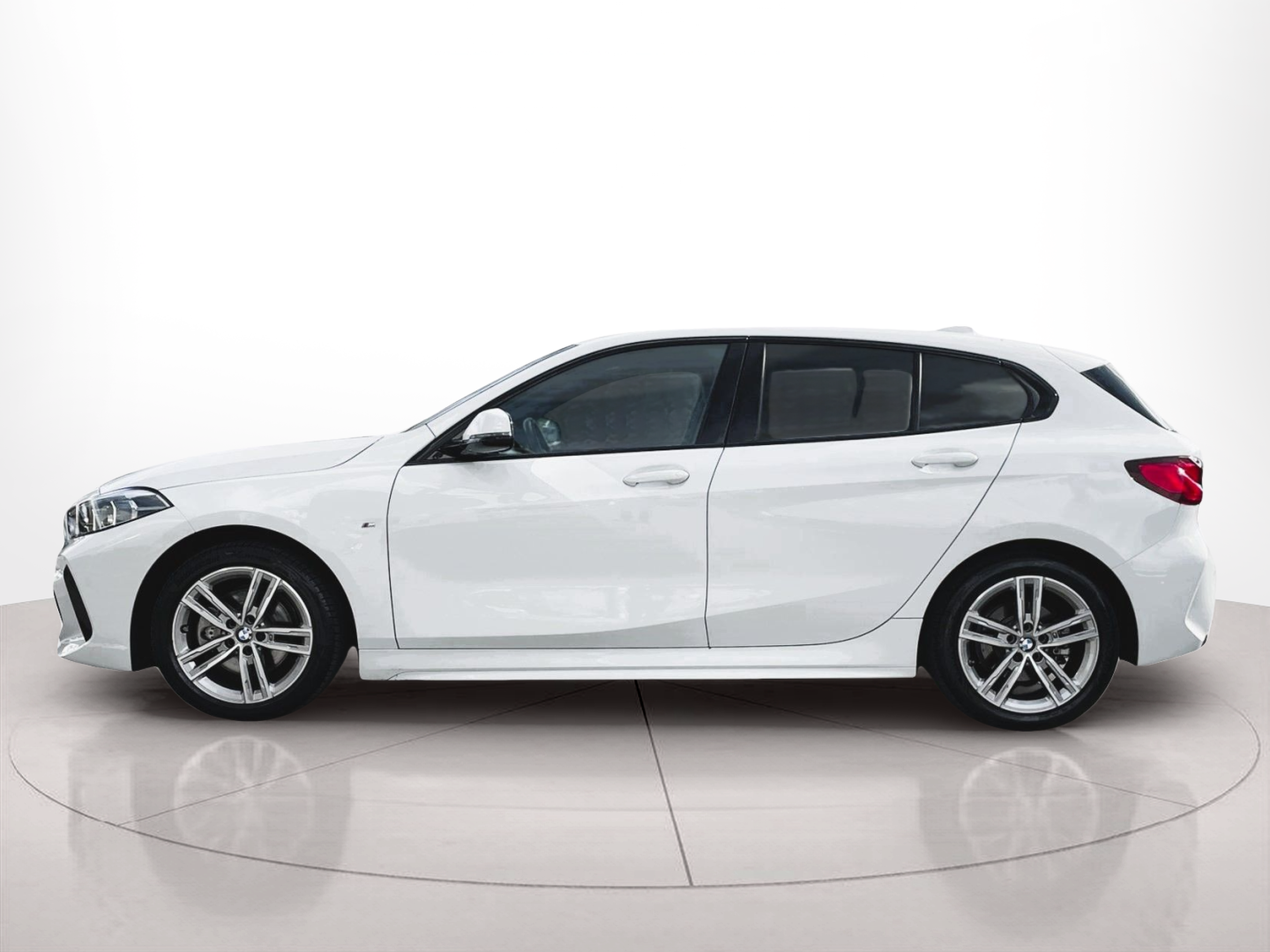 Fotos de BMW Série 1 116d color Blanco. Año 2023. 85KW(116CV). Diesel. En concesionario MCoutinho - Viseu de Viseu