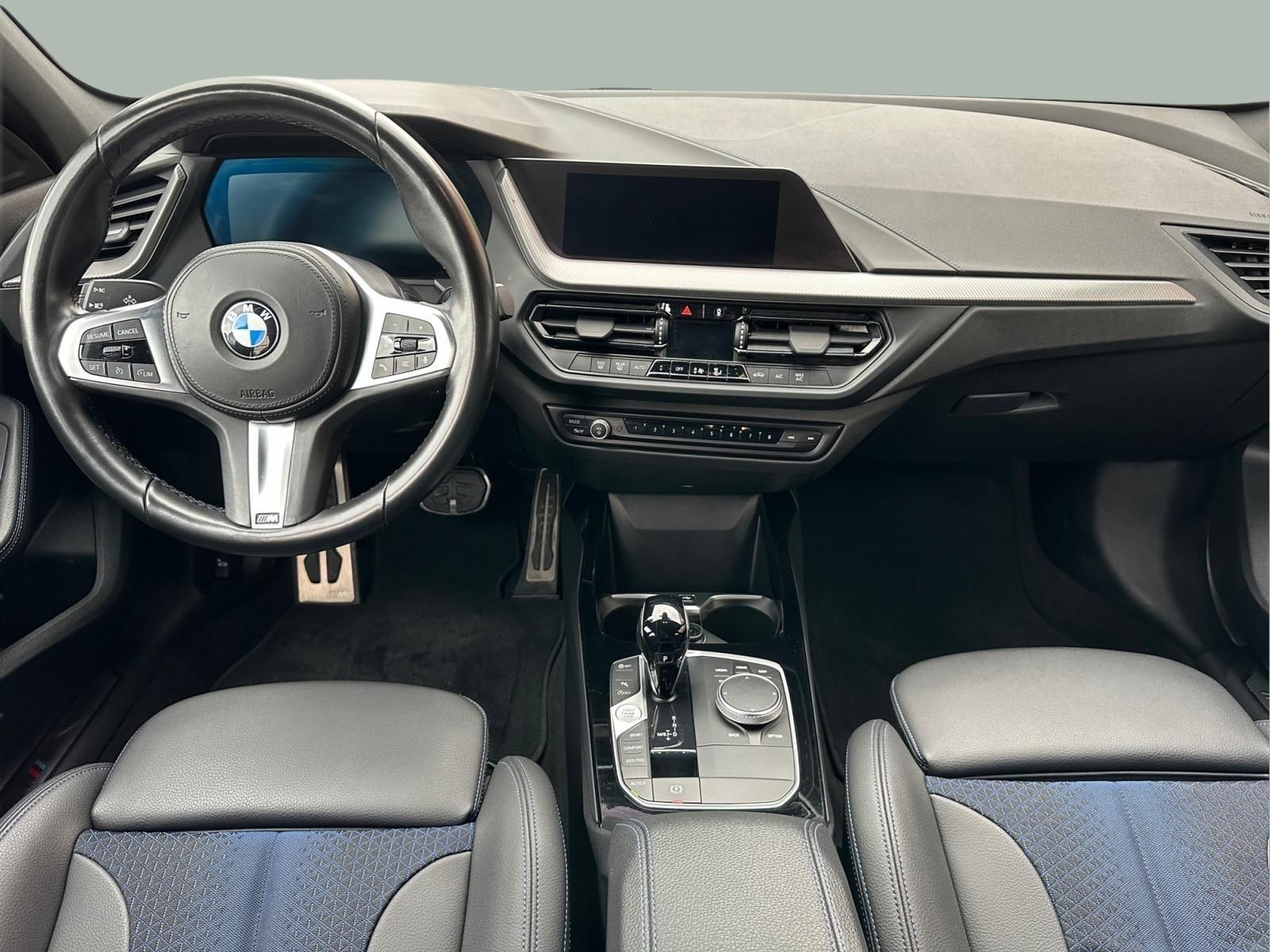 BMW Série 1 116d color Gris. Año 2024. 85KW(116CV). Diesel. En concesionario MCoutinho - Bragança de Bragança