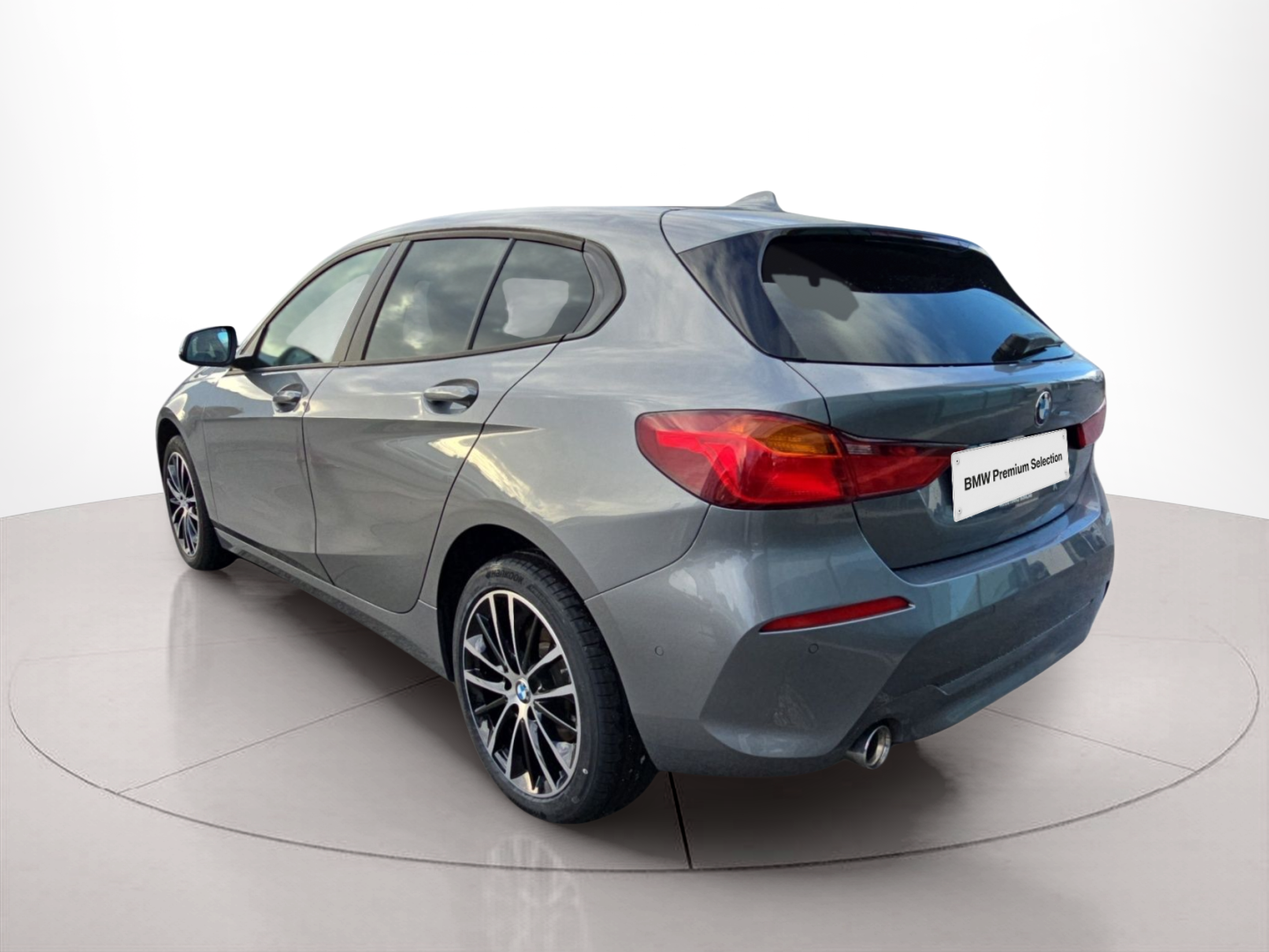 BMW Série 1 116d color Gris. Año 2024. 85KW(116CV). Diesel. En concesionario MCoutinho Bomcar Leiria de Leiria